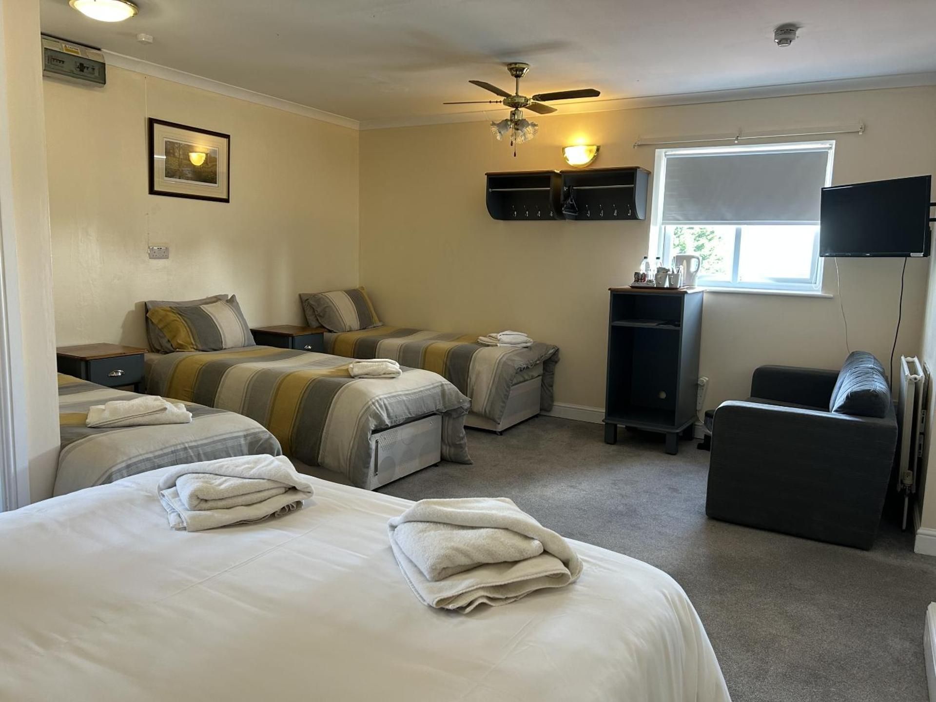 Halfway House Inn Country Lodge Family Room