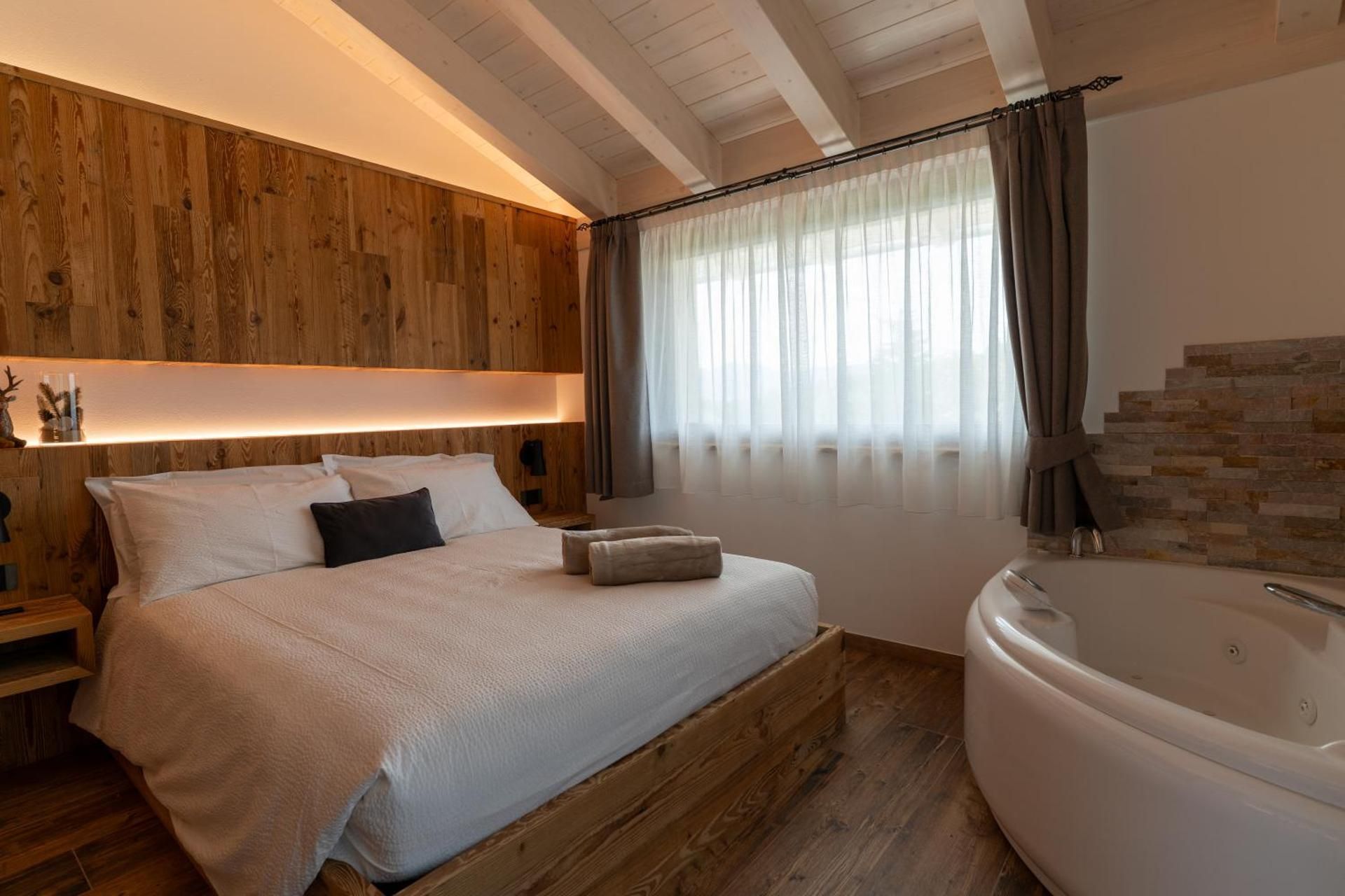 Double Room with Spa Bath