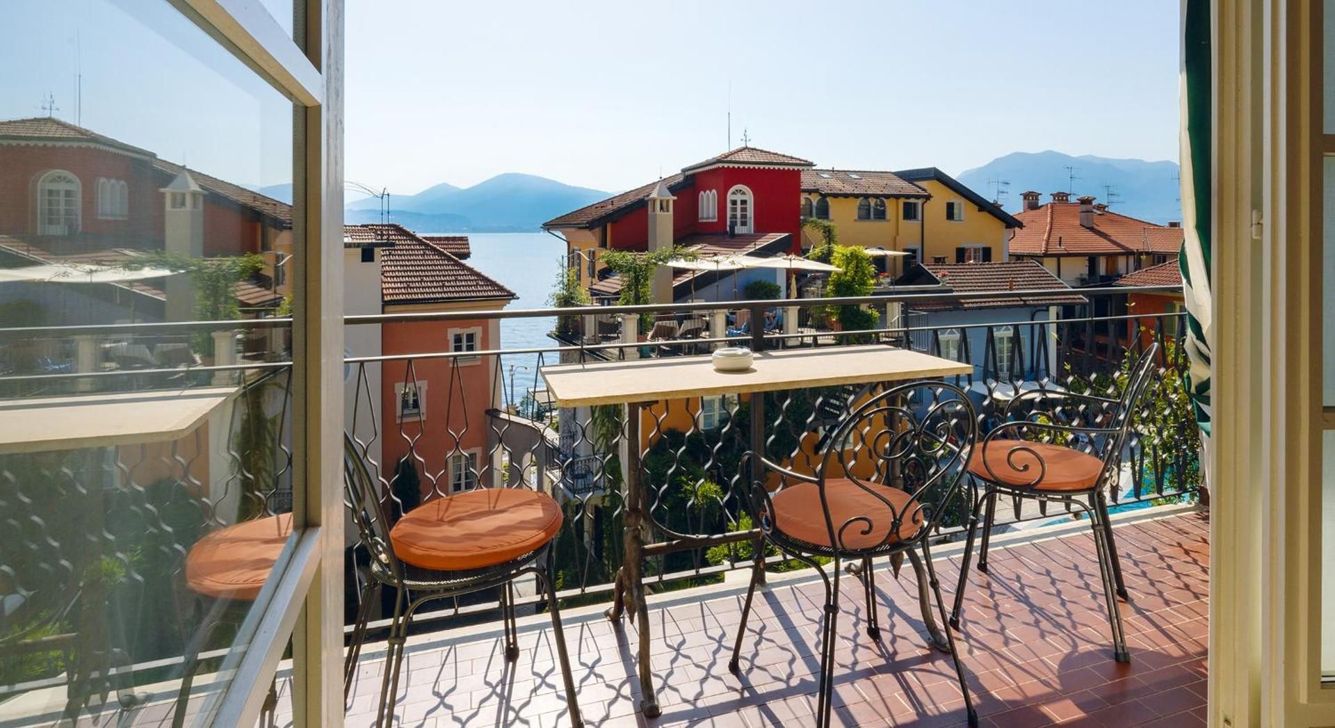 Apartment with Garden View