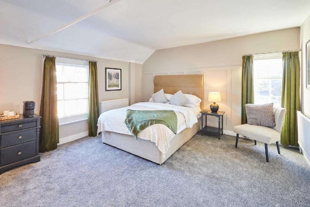 Deluxe King Suite