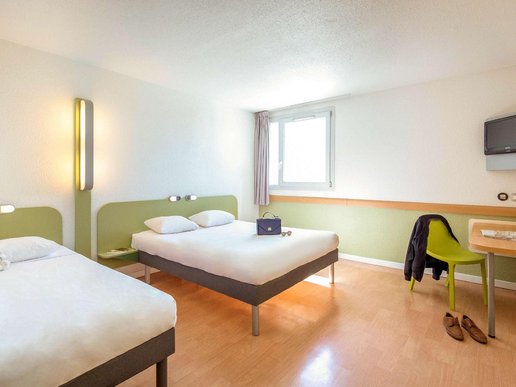 Triple Room with large bed and overhead bunk.