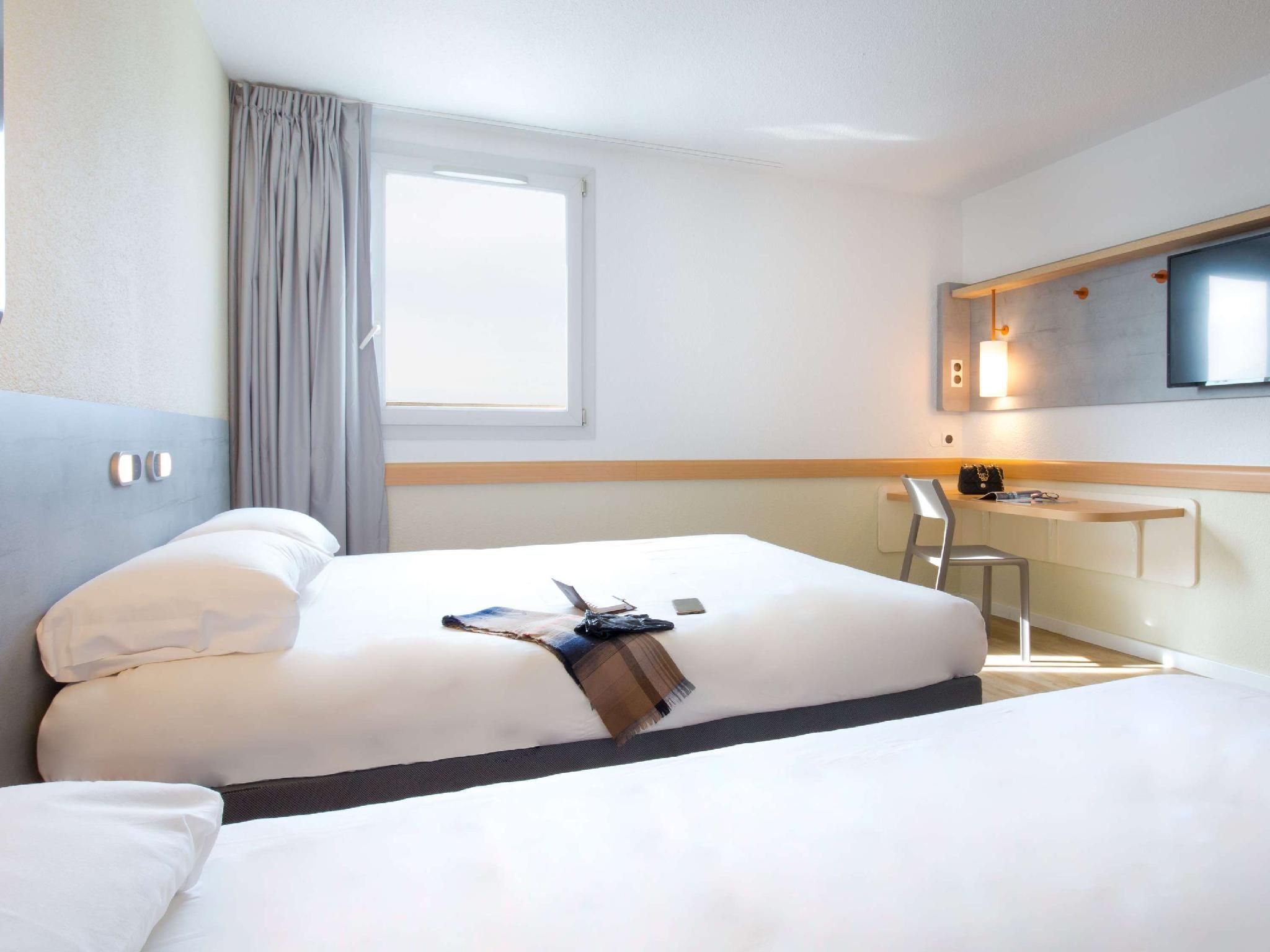 Triple Room with large bed and overhead bunk.