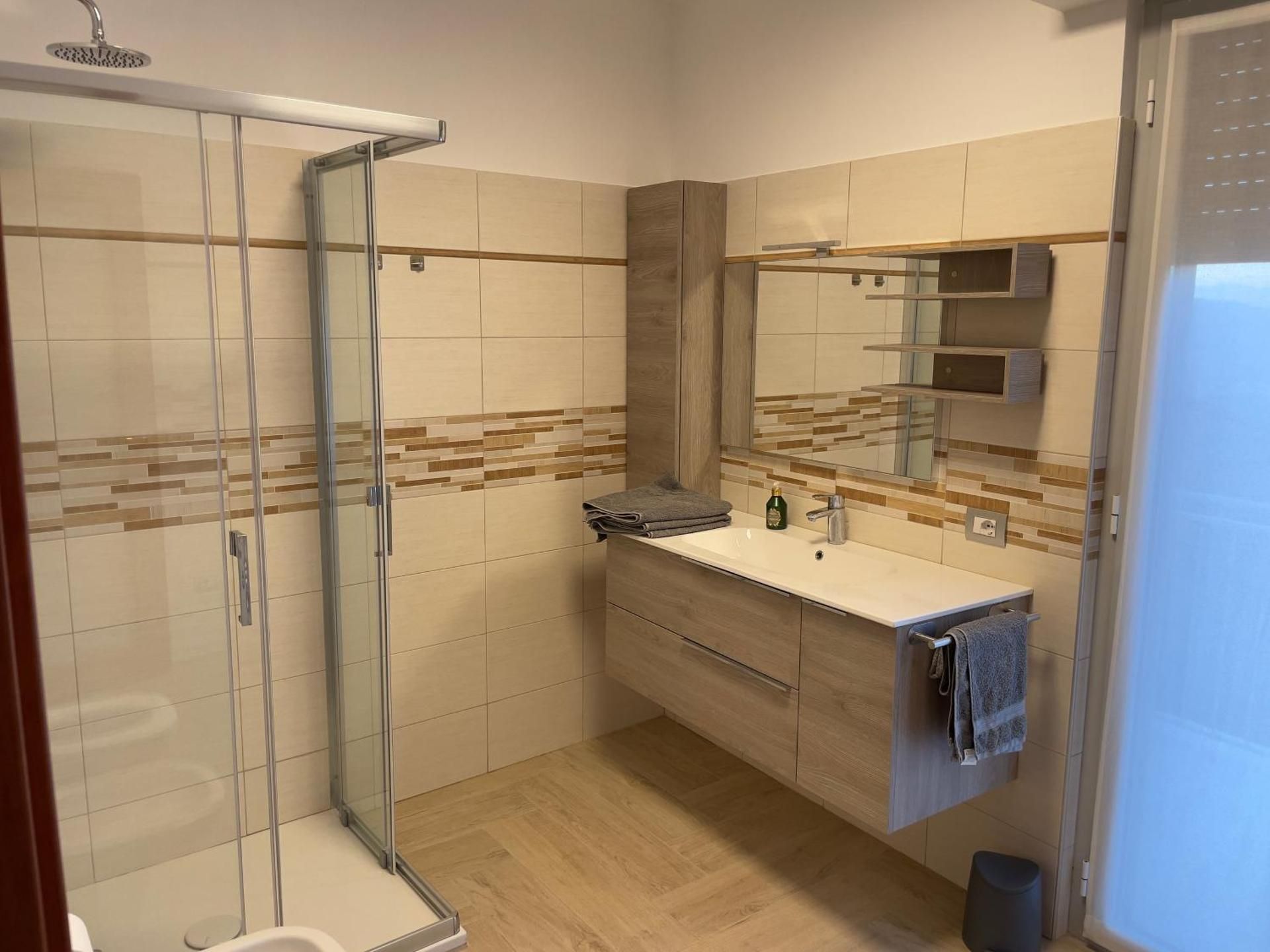 Landora Deluxe King Room 3