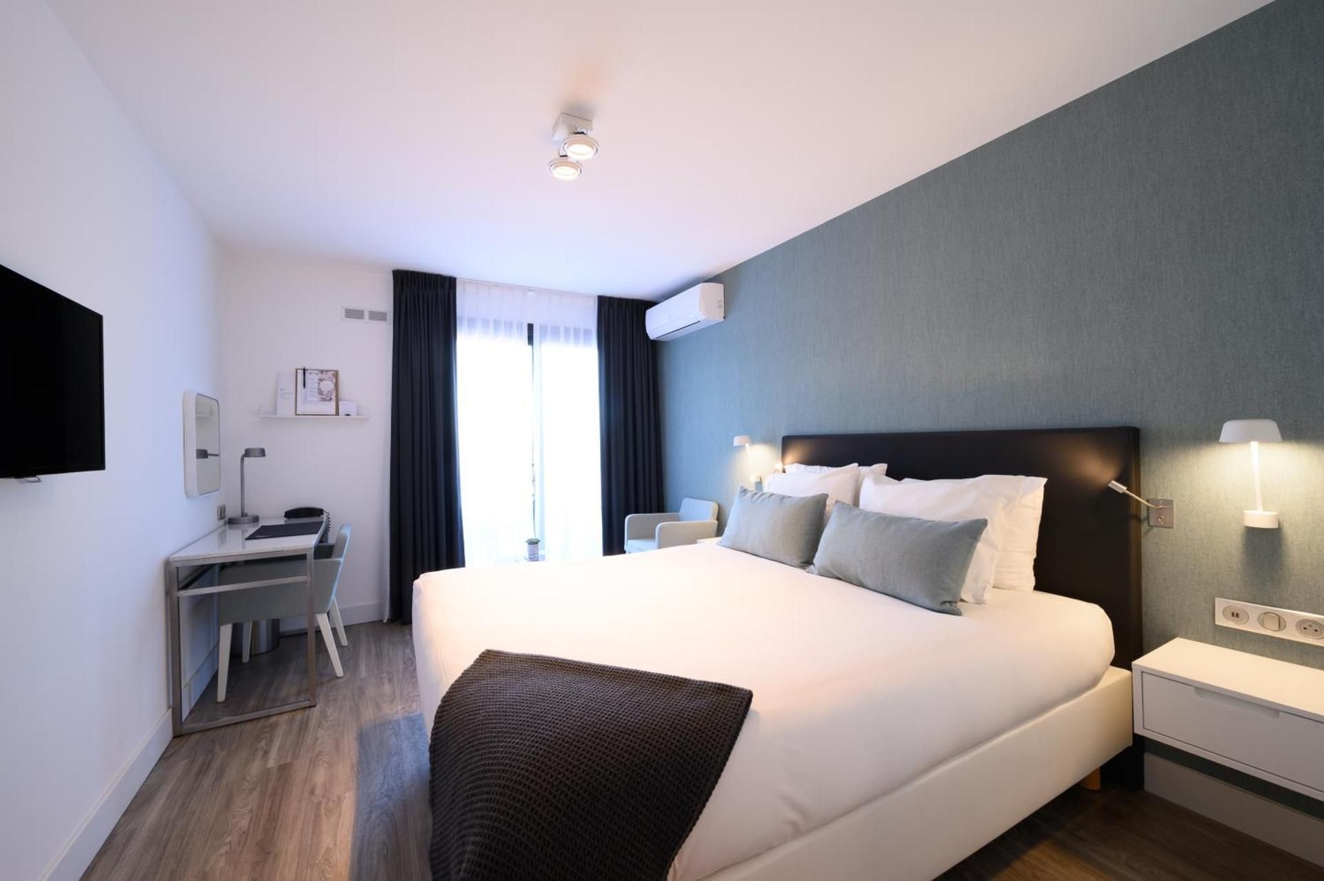 Deluxe Double or Twin Room with Sea View