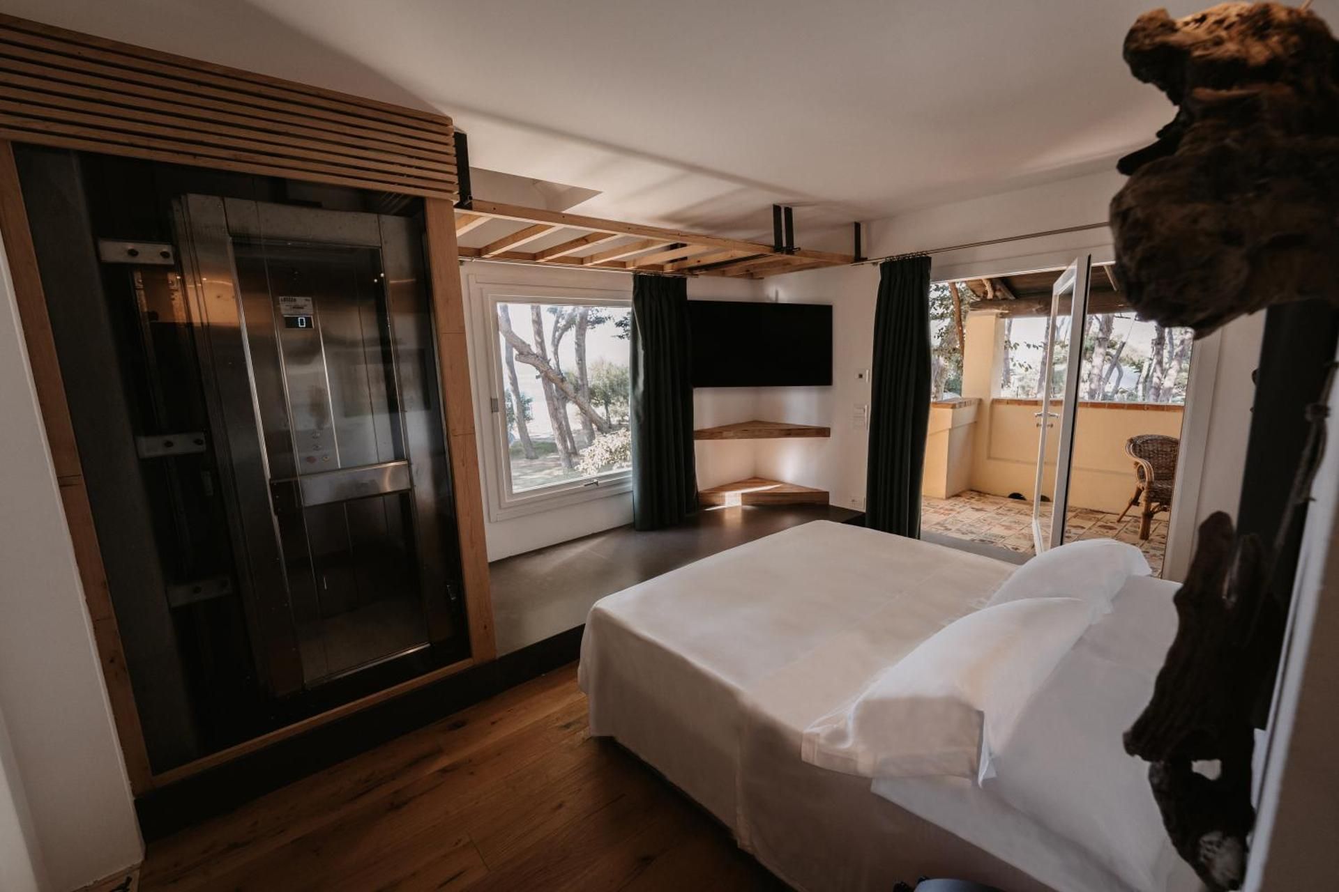 Superior Suite (2 Adults + 1 Child)