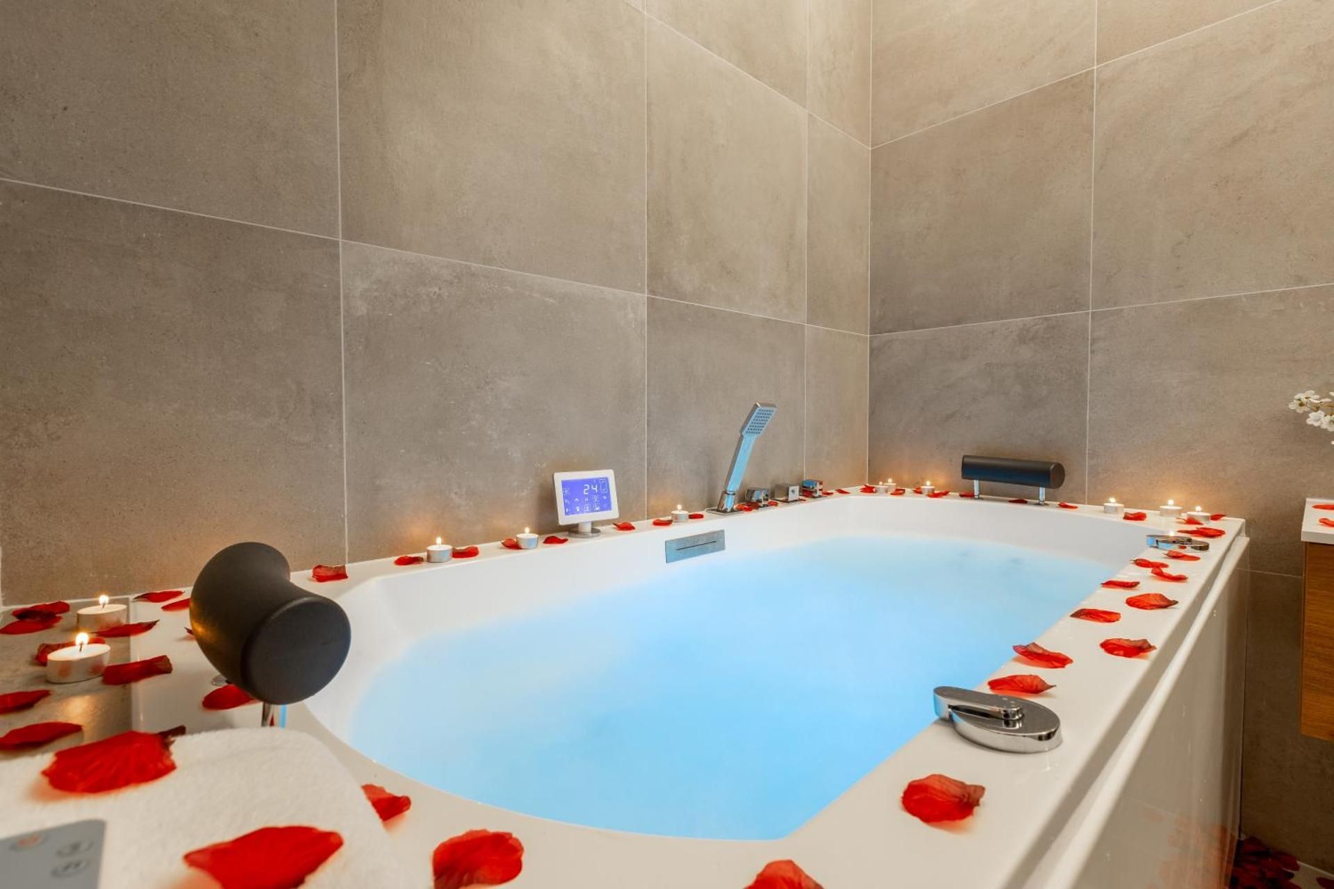 Residence Meynadier - apartments - New - AC - Wifi - Close Beach and Palais - LRA Cannes LERINS -Two-Bedroom Apartment and One-bedroom in mezzanine