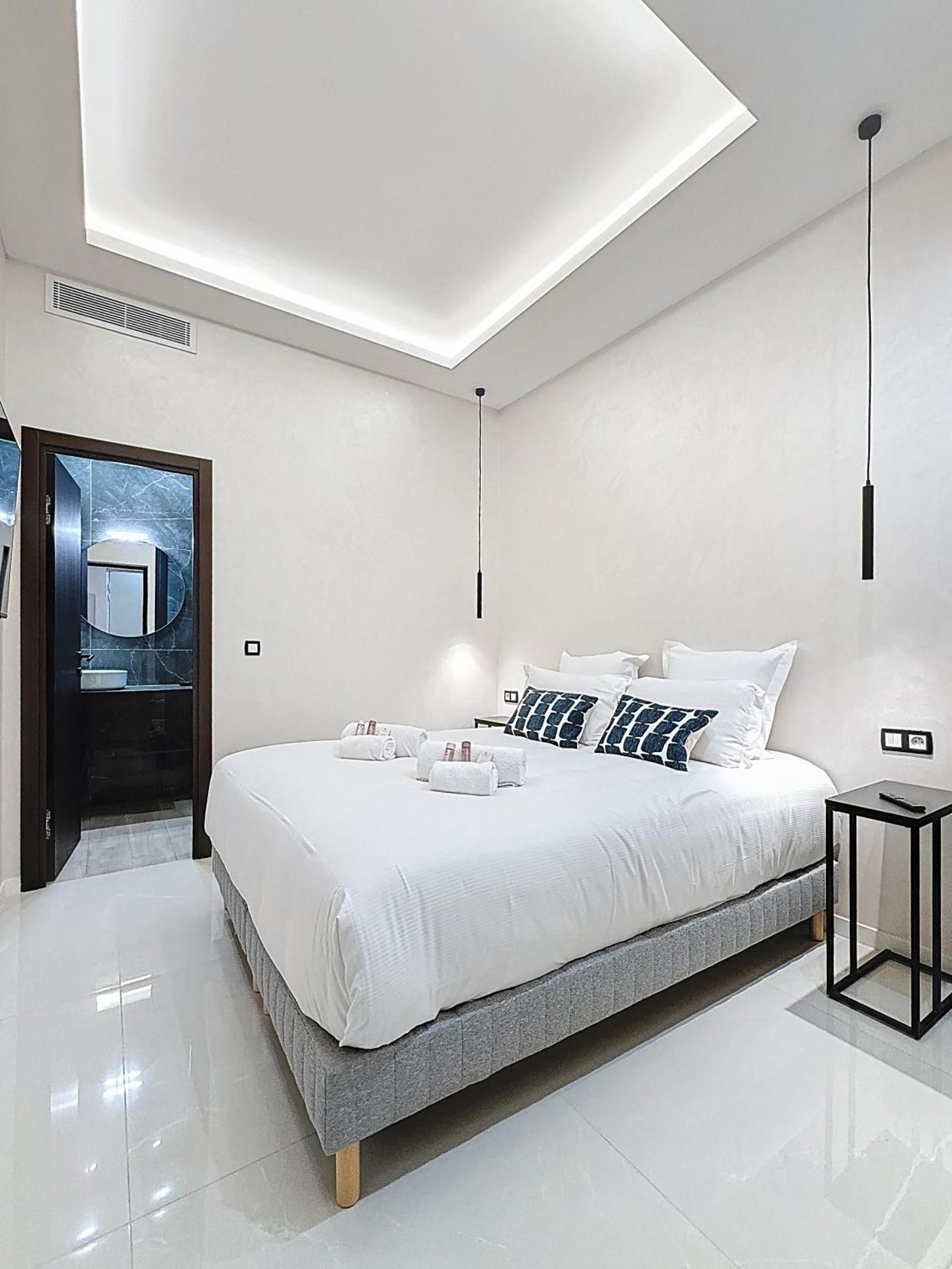 Luxury Apartment - Central Cannes, near Beach & Palais - LRACANNES JASMIN  - Two-Bedroom Deluxe Apartment with Balcony