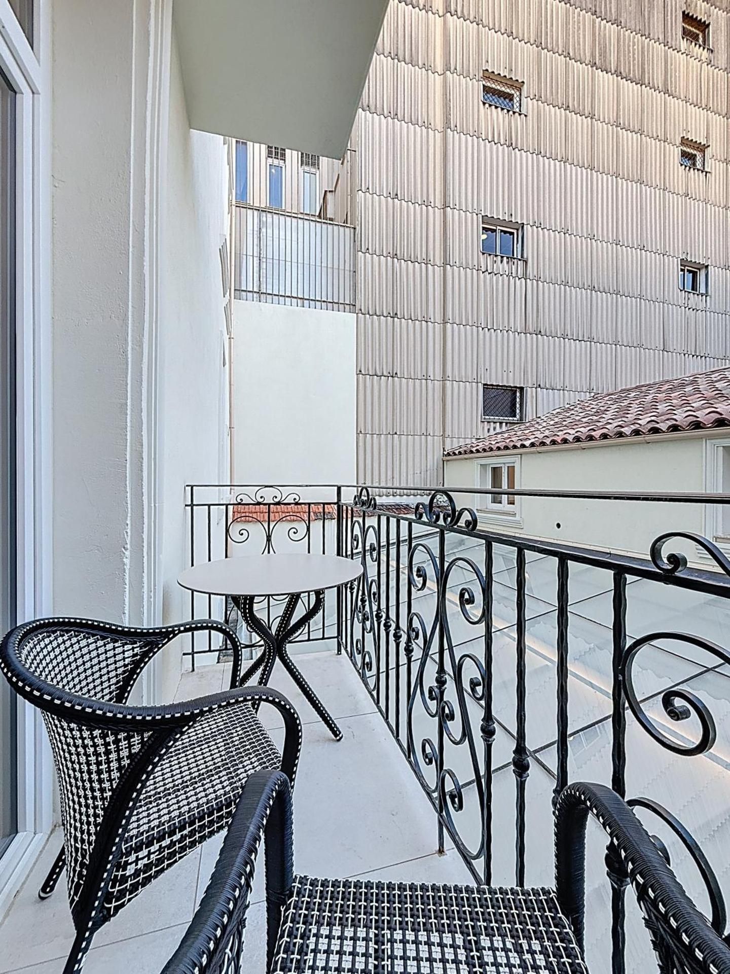 Luxury Apartment - Central Cannes, near Beach & Palais - LRACANNES JASMIN  - Two-Bedroom Deluxe Apartment with Balcony 2