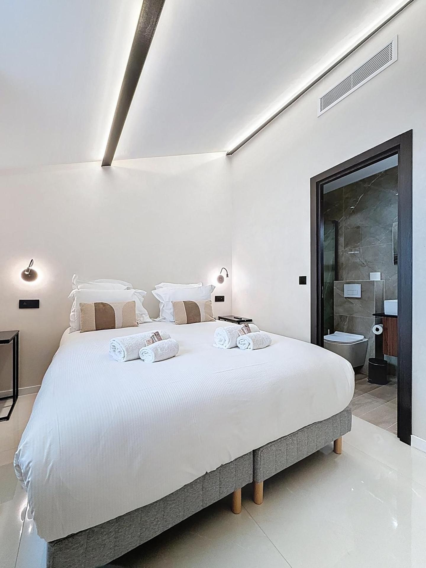 BLOOM - 6 bedroom duplex apartment, private pool and terrace