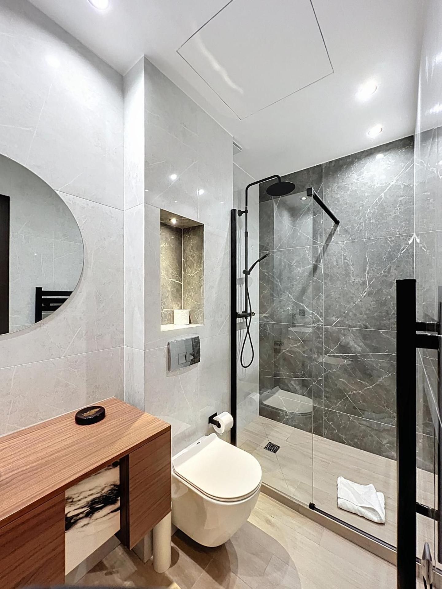 IRIS - Two-Bedroom Deluxe Apartment with Balcony