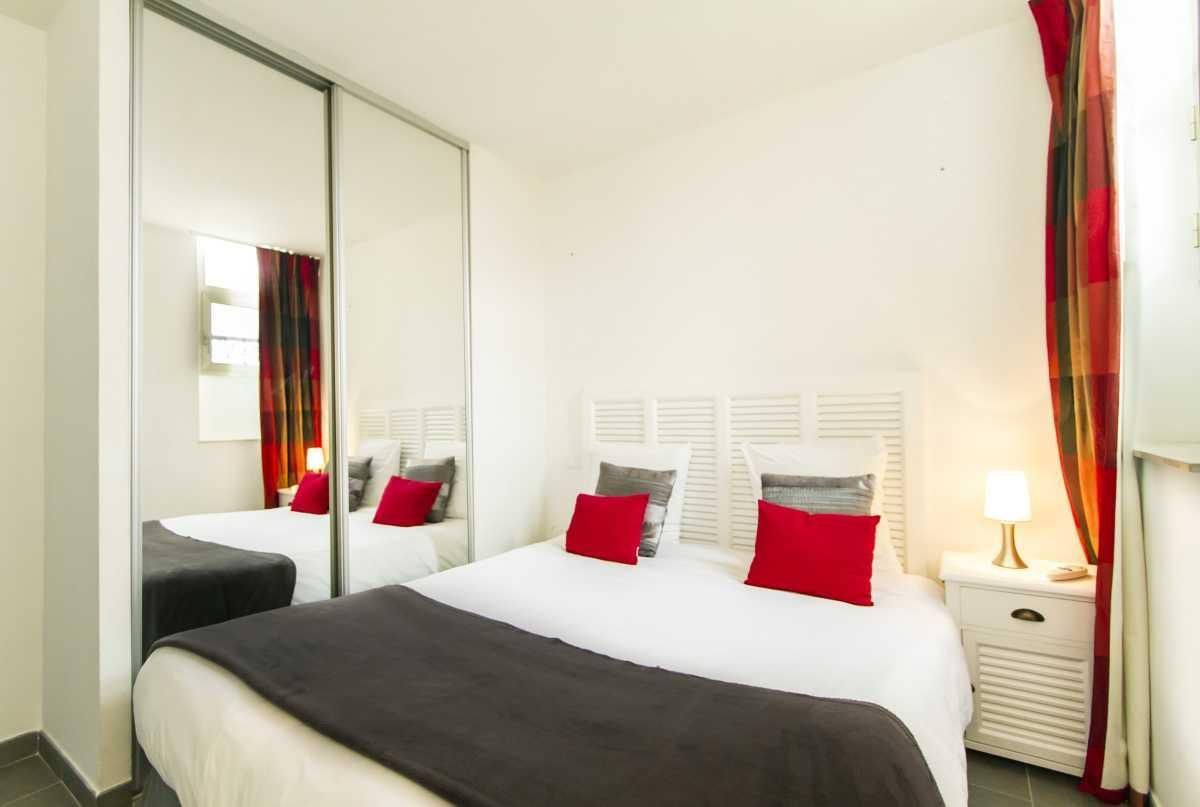 Superior Attic One-Bedroom Apartment (4 Adults)