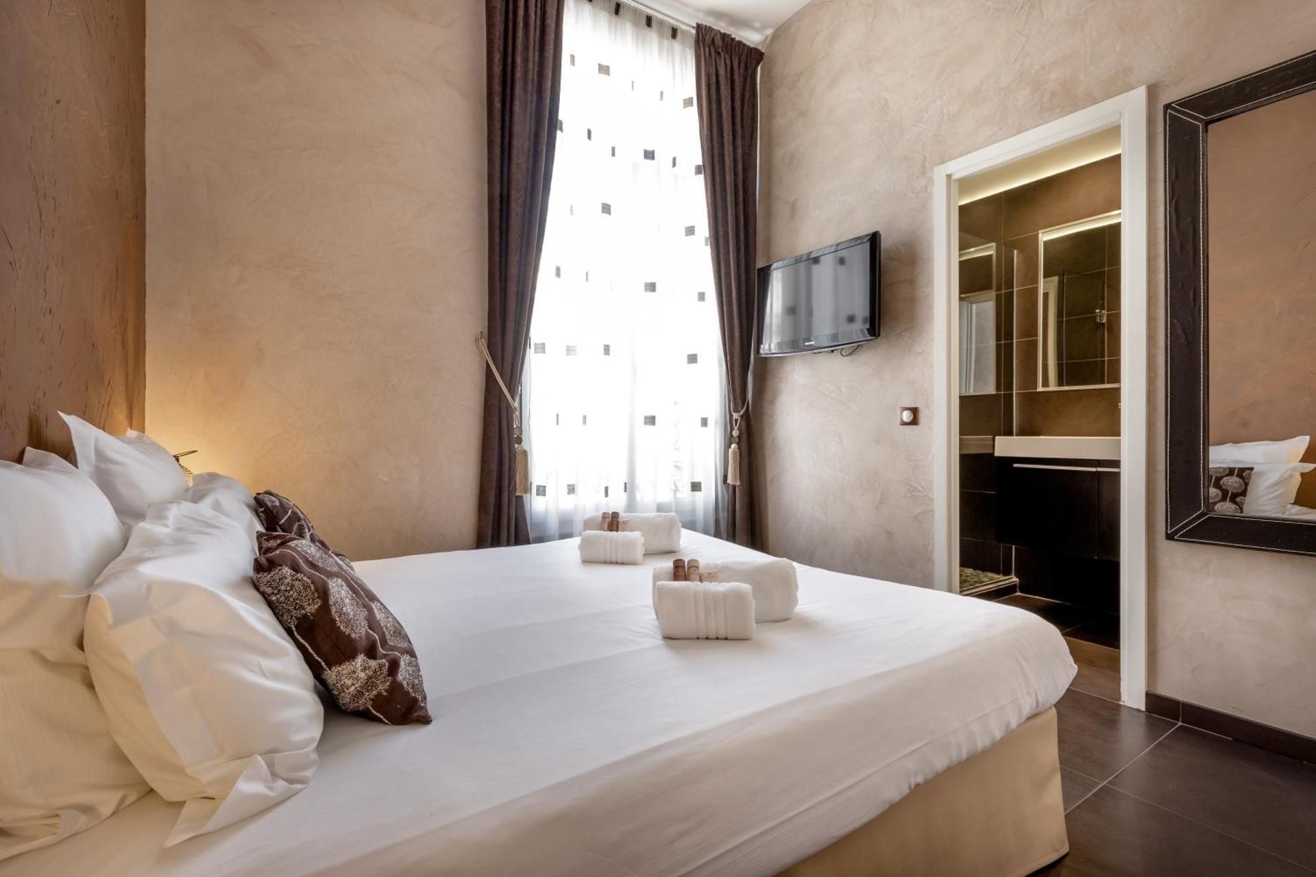 MODERN - Four-Bedroom include one mezzanine bedroom Apartment