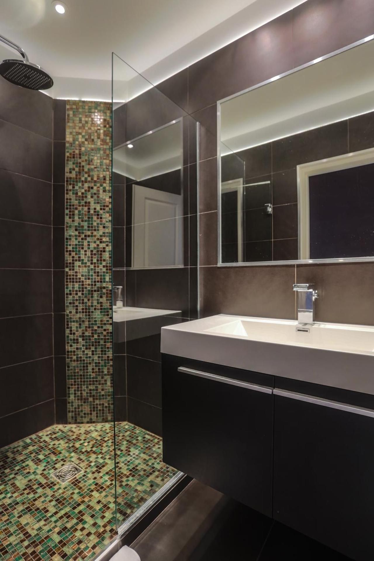 MODERN - Four-Bedroom include one mezzanine bedroom Apartment