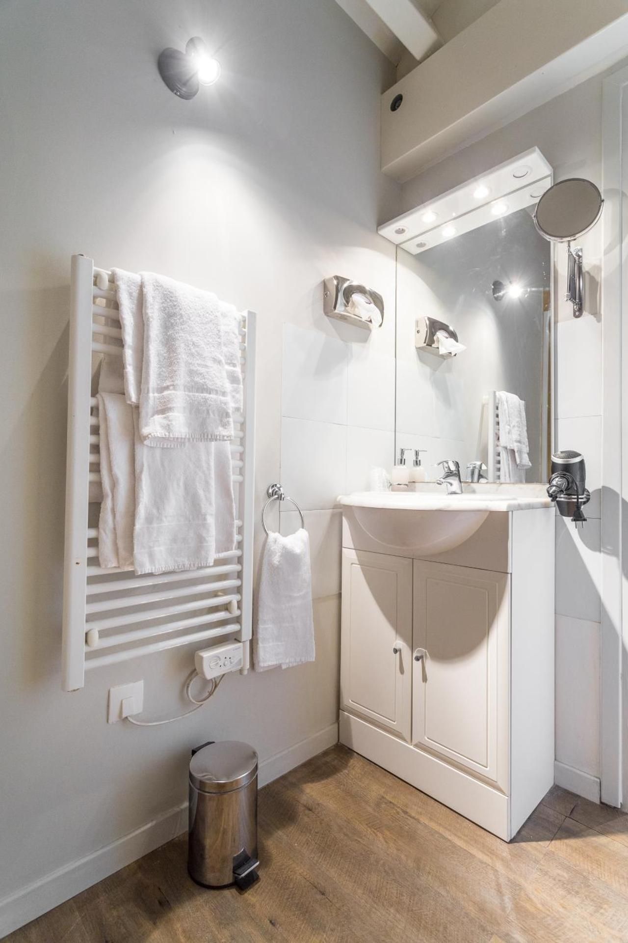 Florella Jean Jaures Apartment Studio