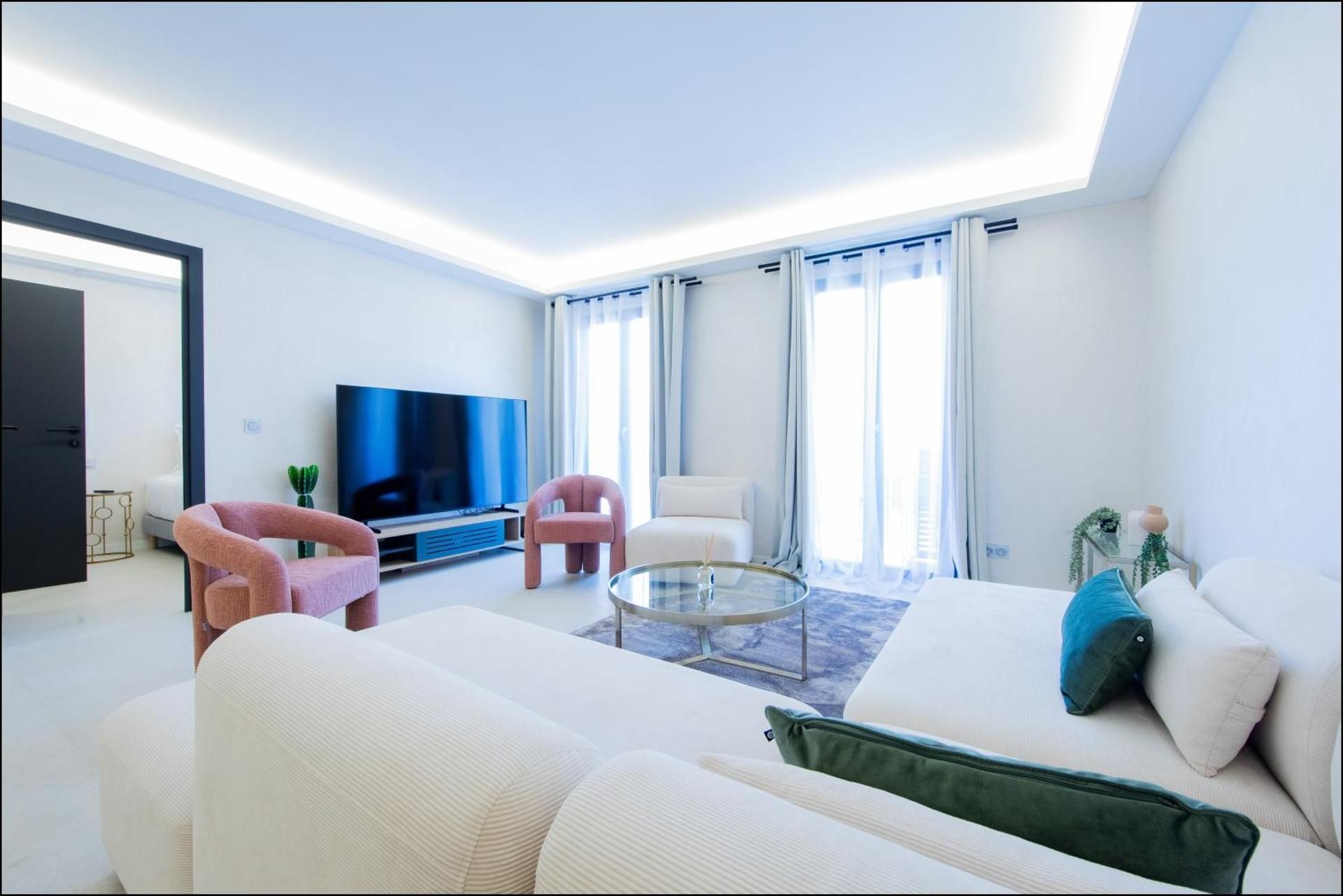 ALPHA - Three-Bedroom Suite with balcony 