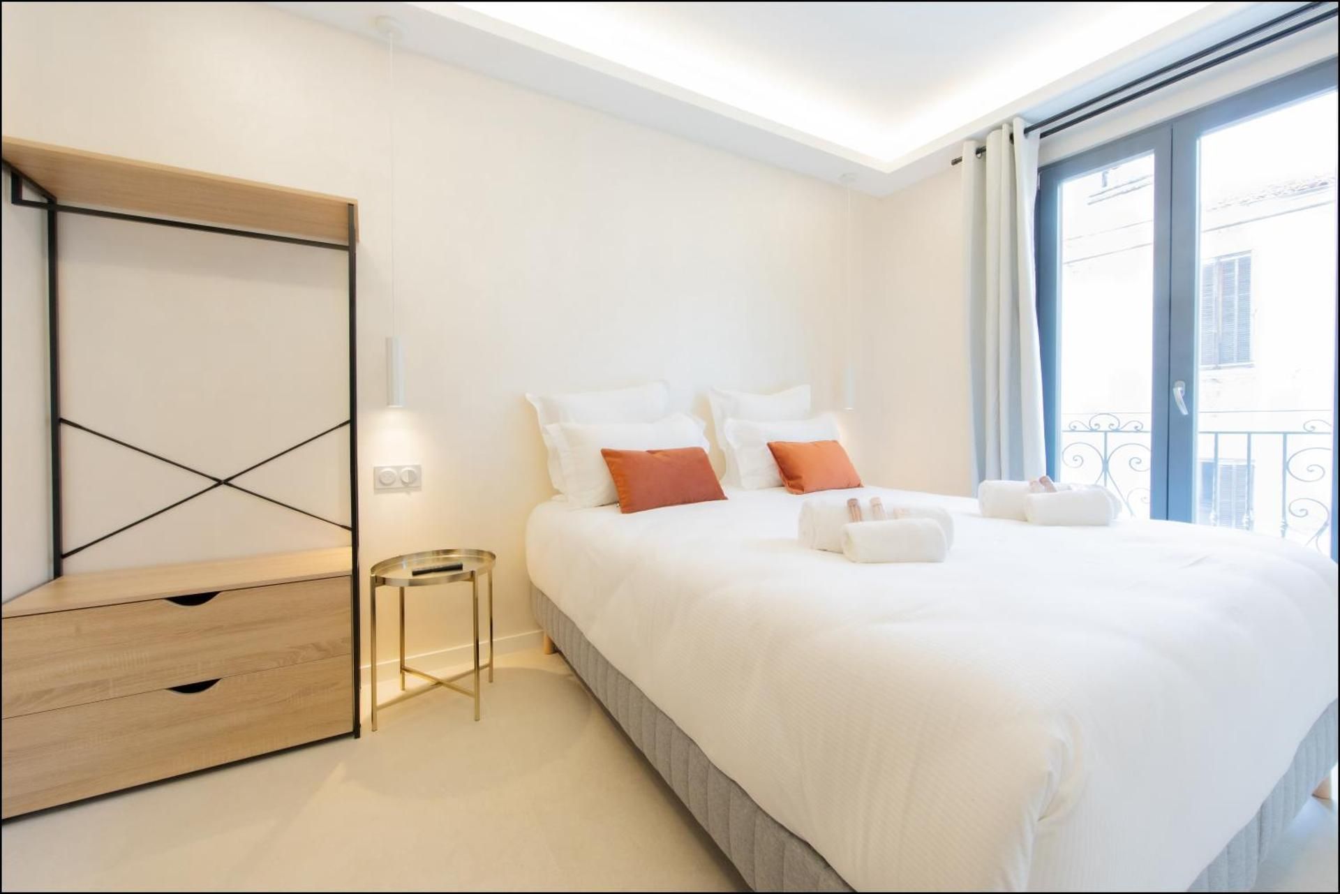 Hotel particulier Marceau - Centre - Neuf - Suites de 3 a 28 chambres EPSILON -Three-Bedroom Suite with balcony