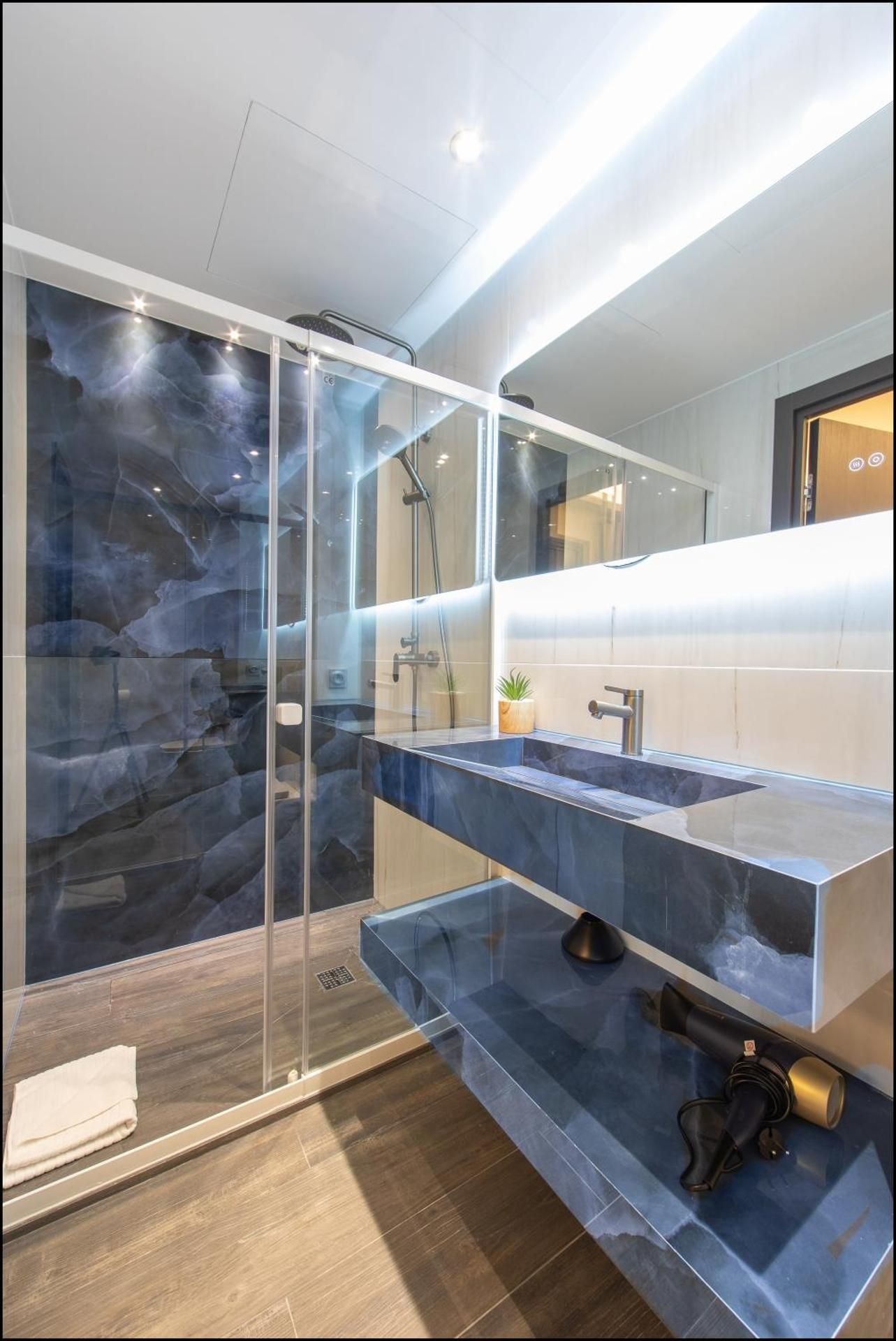 NAOS - Three-Bedroom Suite with balcony