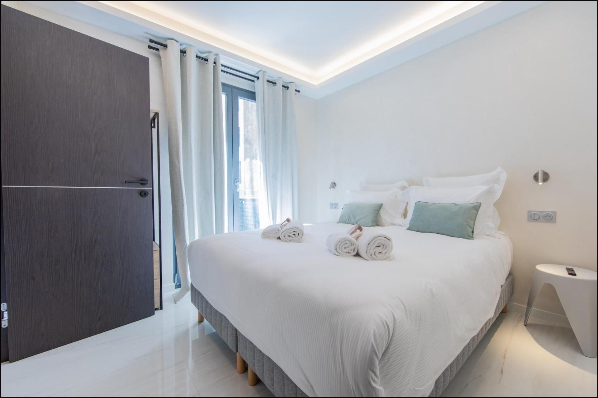 OMEGA - Four-Bedroom Suite with balcony
