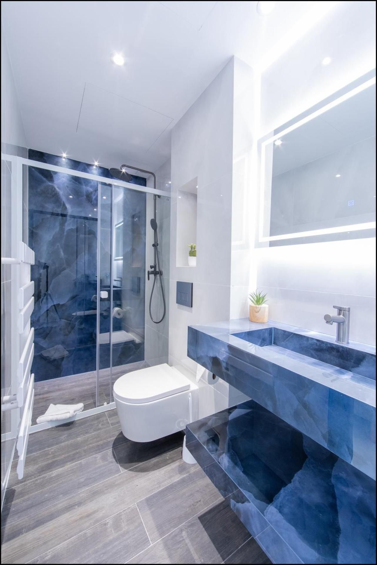 OMEGA - Four-Bedroom Suite with balcony