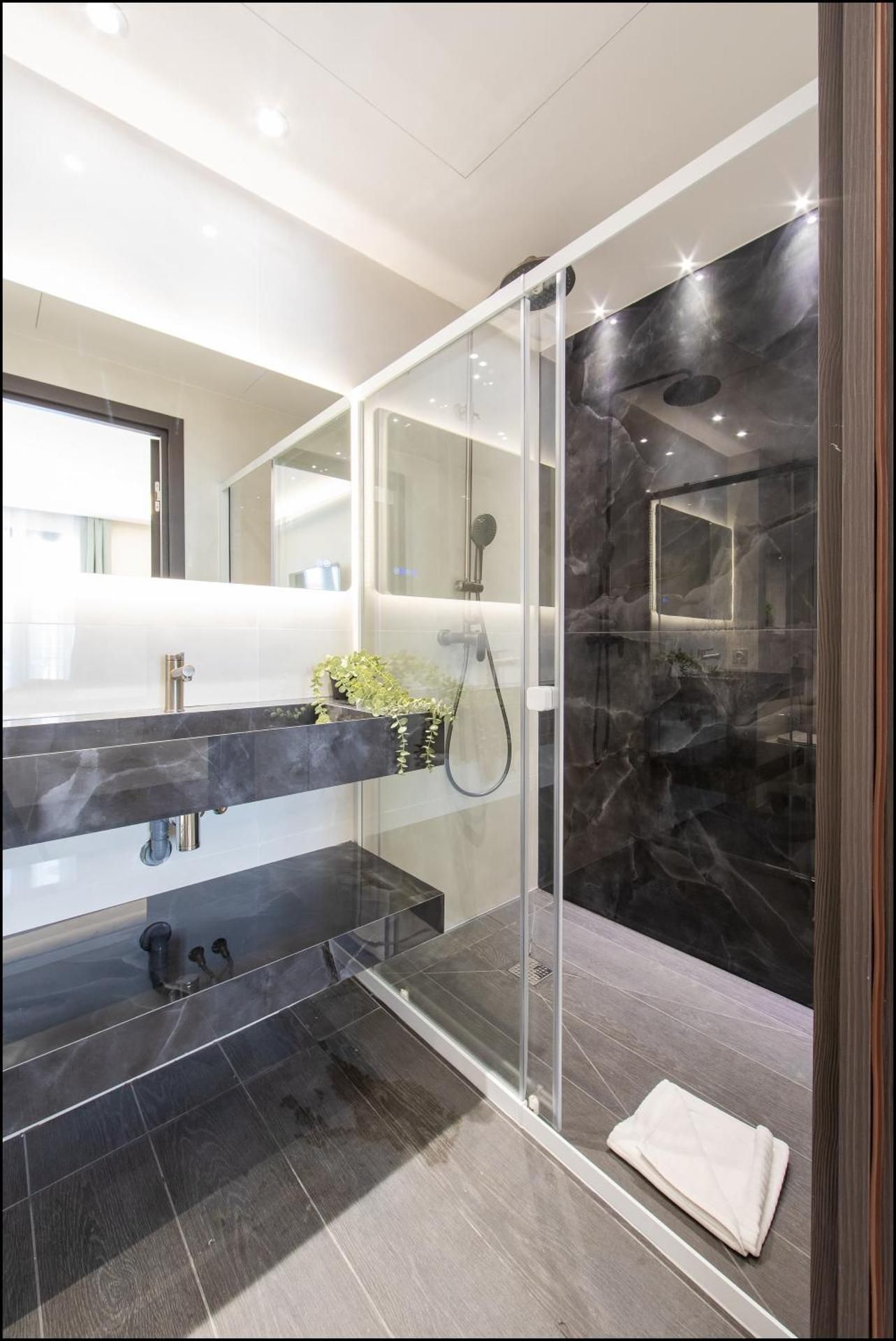 SIRIUS - Three-Bedroom Suite