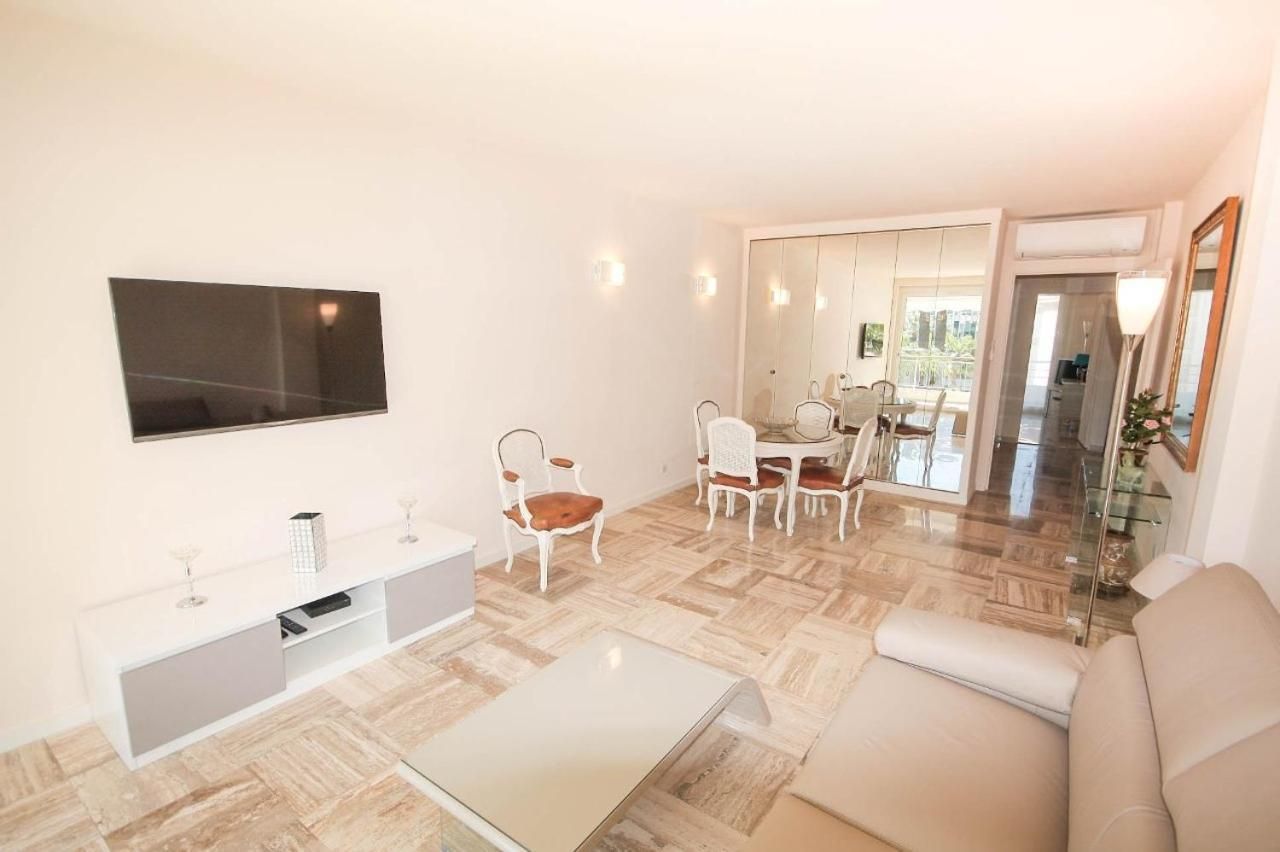 Sea View 1 bedroom Apartment with Terrace 4
