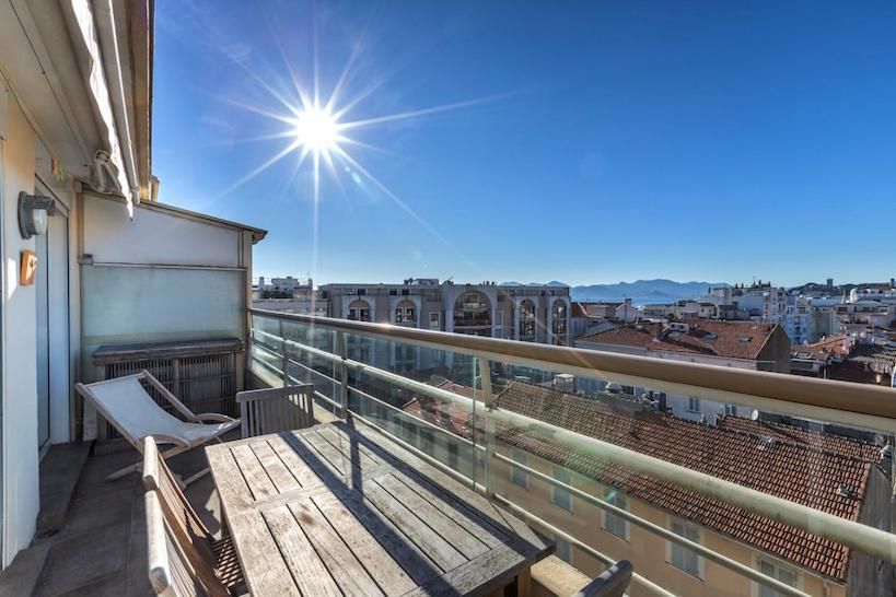 City View 1 bedroom Apartment with Terrace 4