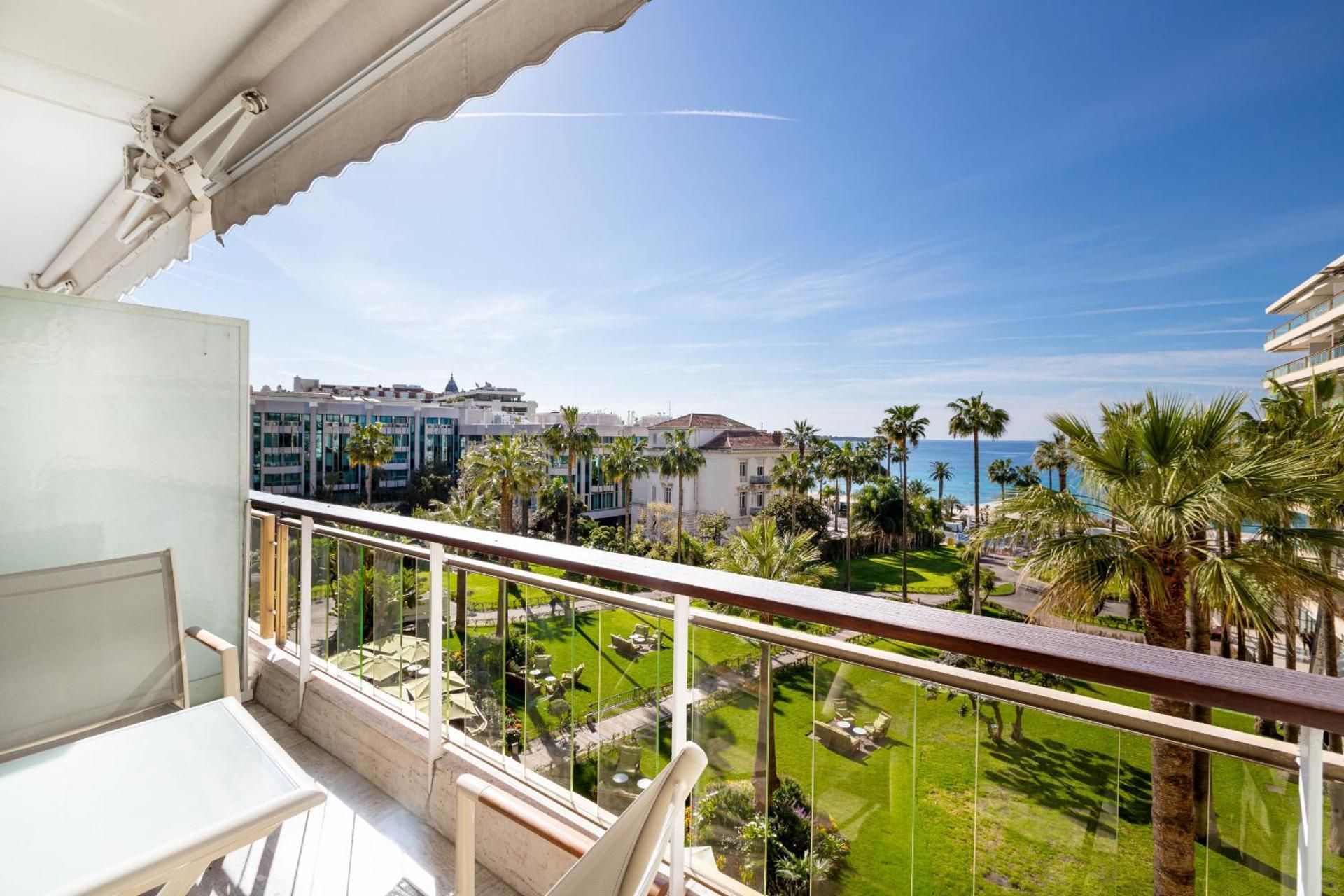 Studio with ocean view
