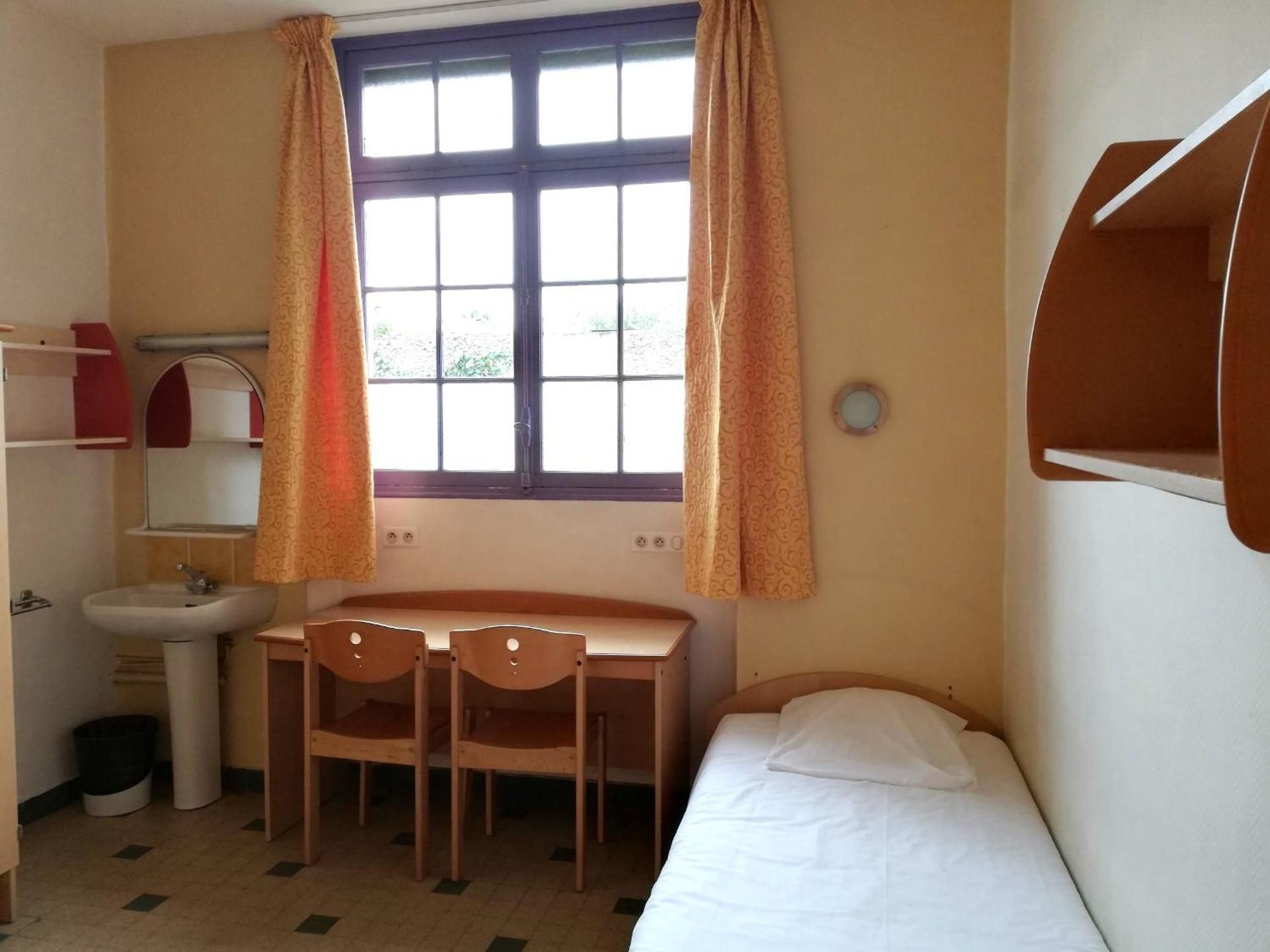 Single Room with Shared Bathroom