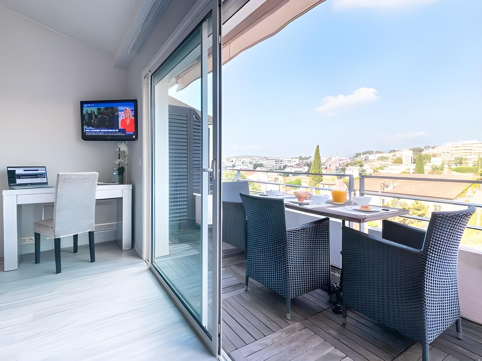 Standard Triple Studio