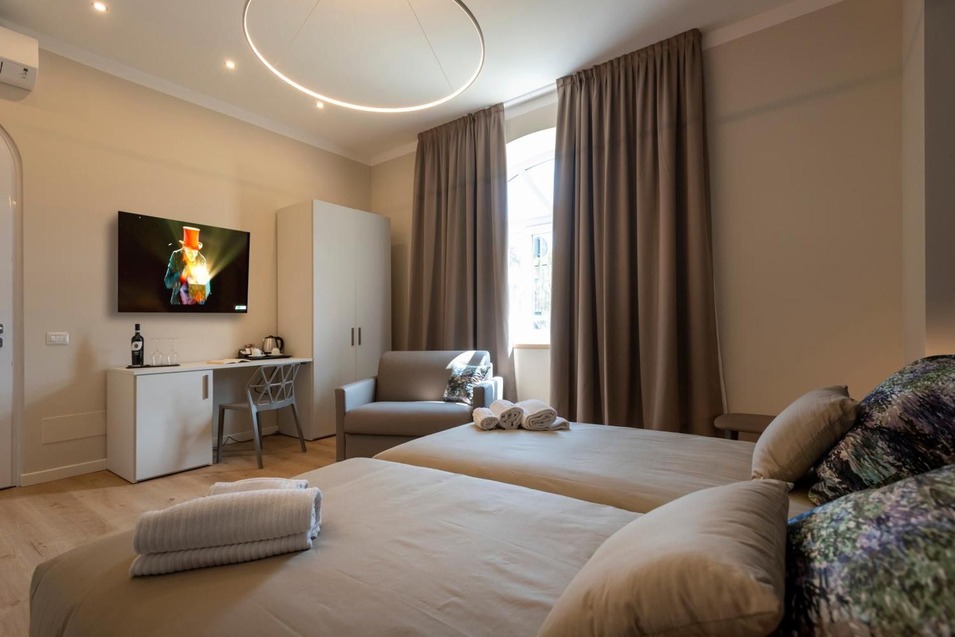 Large Double or Twin Room