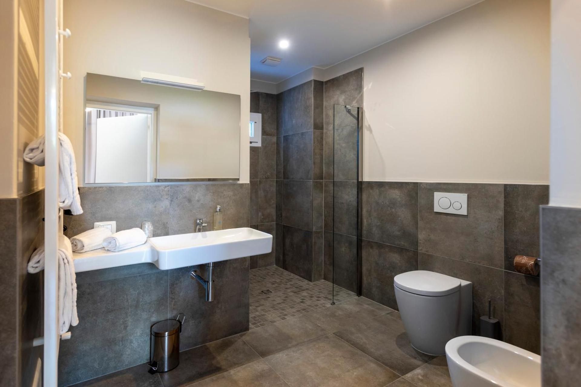 Large Double or Twin Room