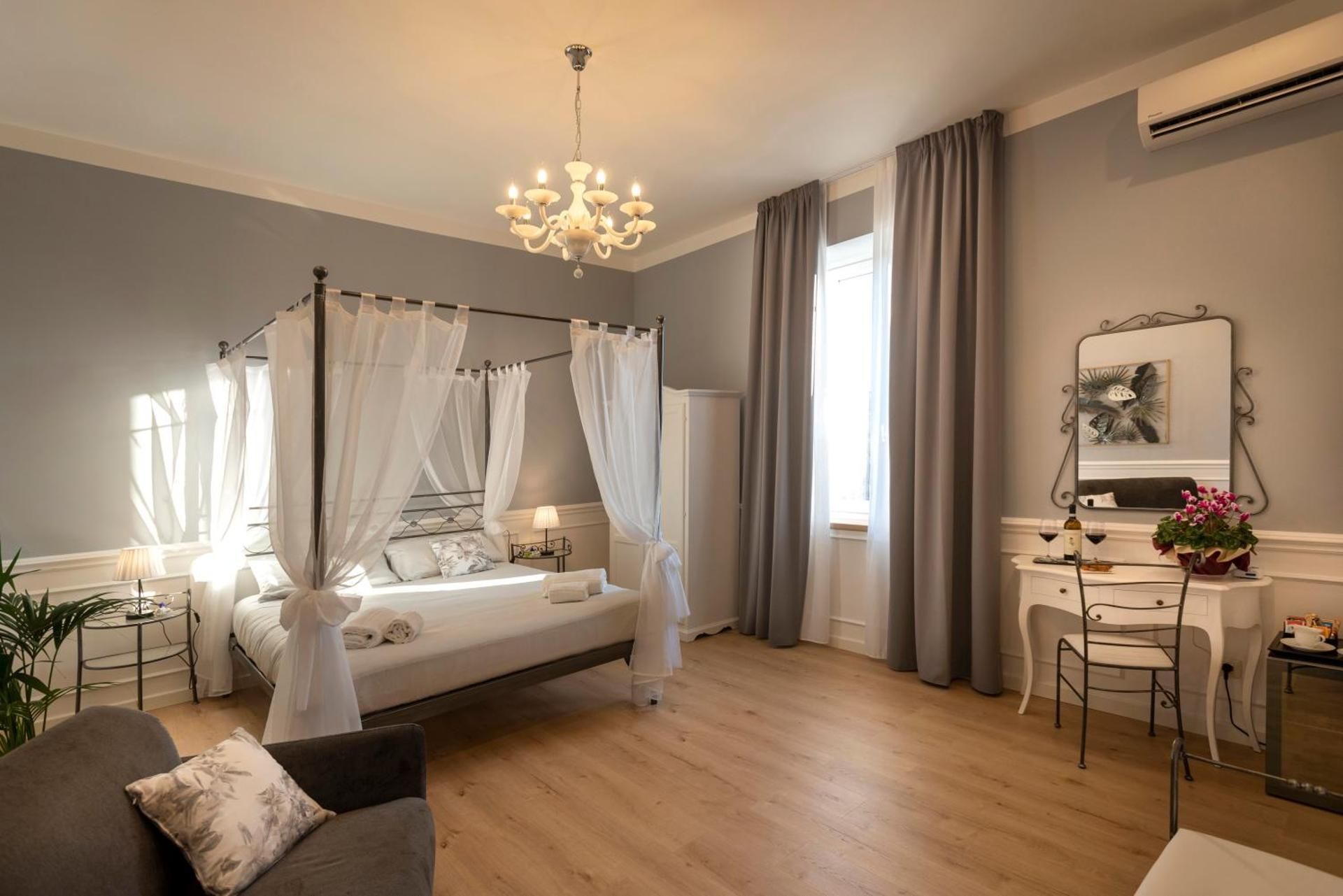 VILLA BERNASCONI Queen Room 2