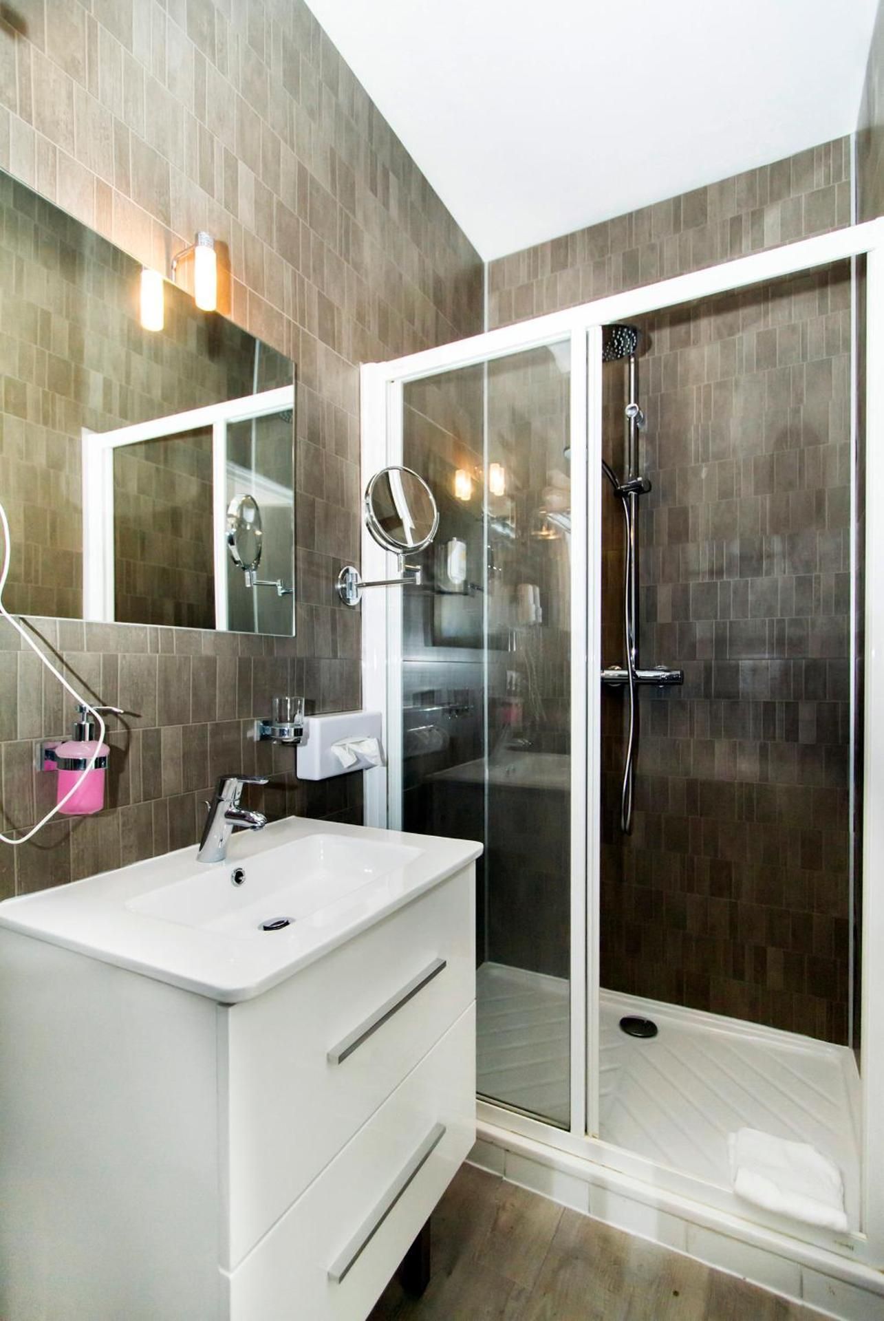 Florella Republique Residence Standard One-Bedroom Apartment 2