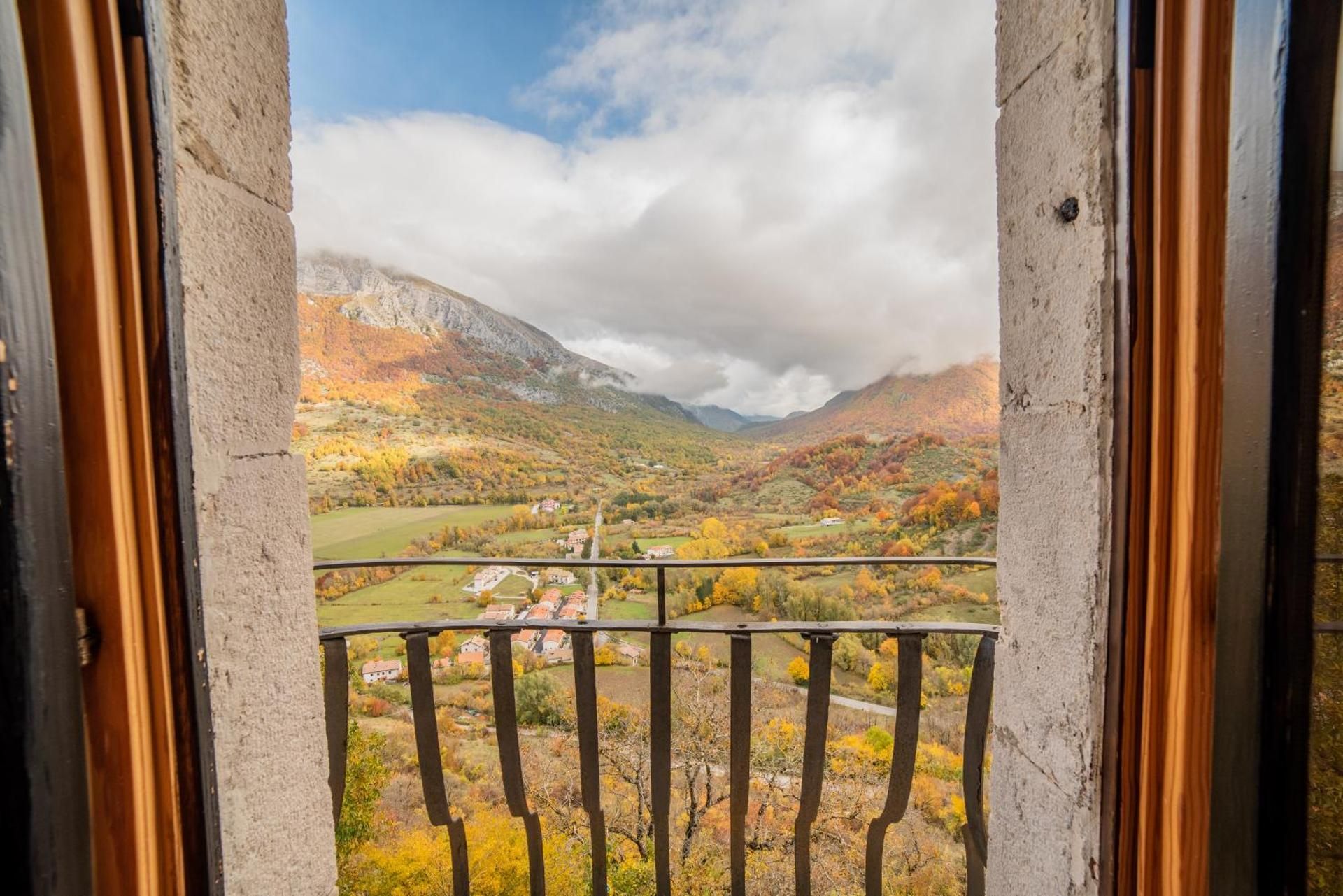 Double Room with Mountain View