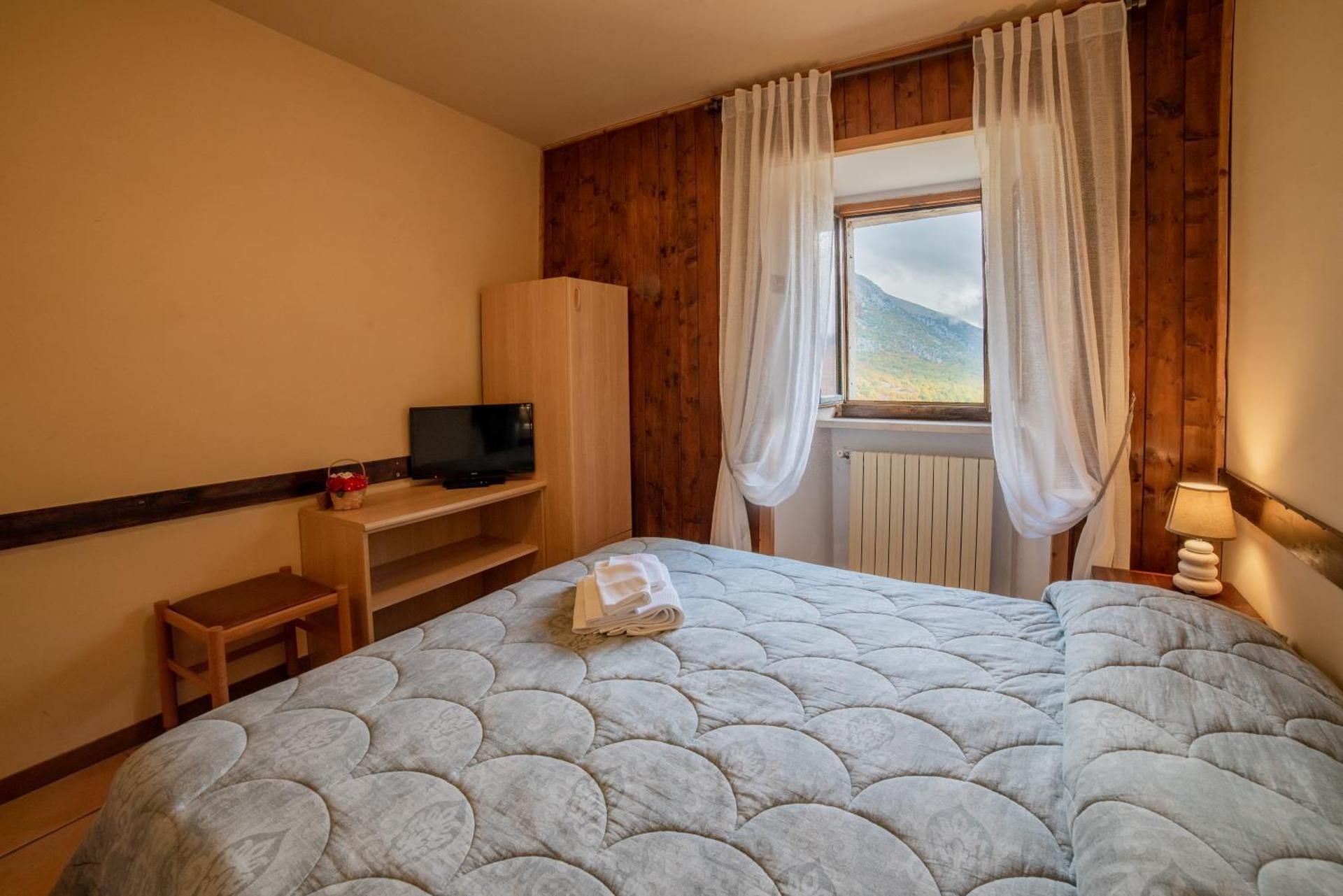 Double Room with Mountain View