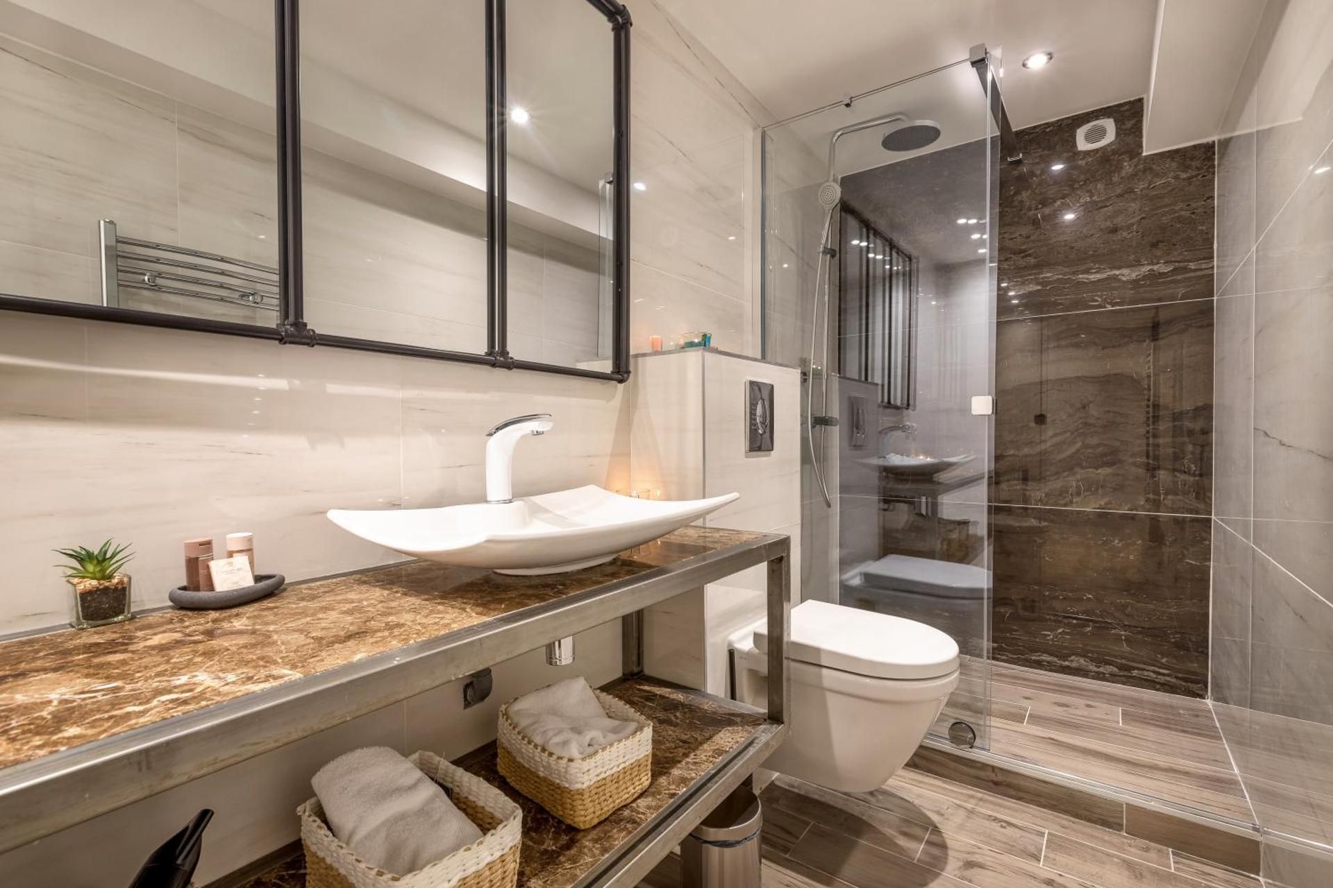 LOFT - Four-Bedroom Premium Apartment with Terrace and sauna and jacuzzi