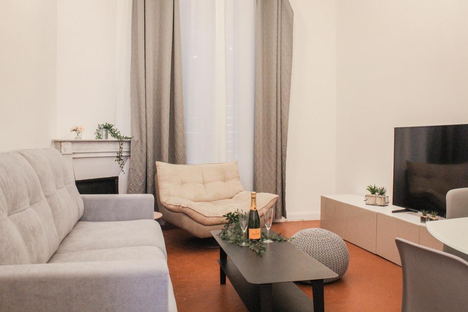 VOLTAIRE - Two-Bedroom Apartment