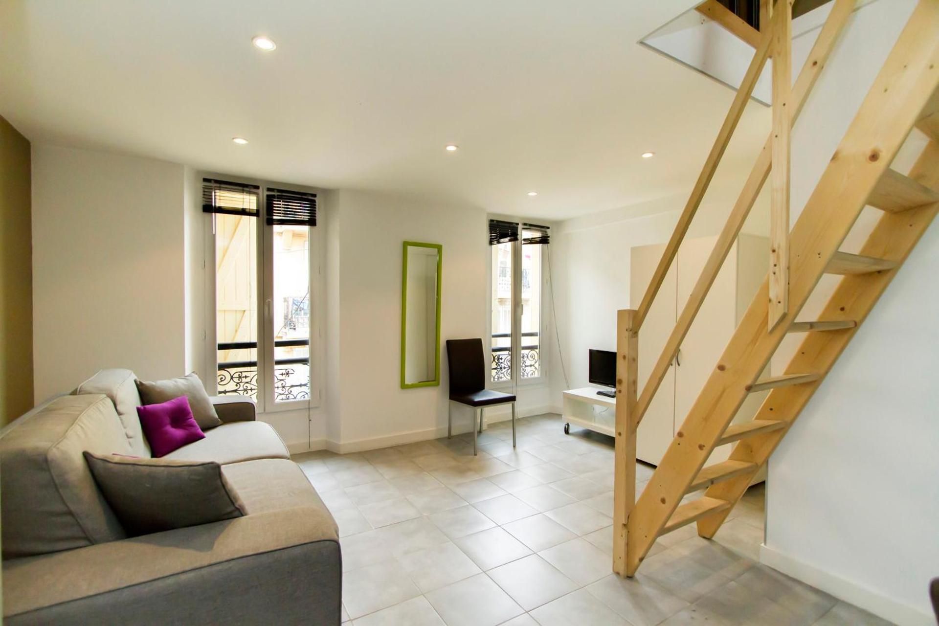 shared lounge/tv area