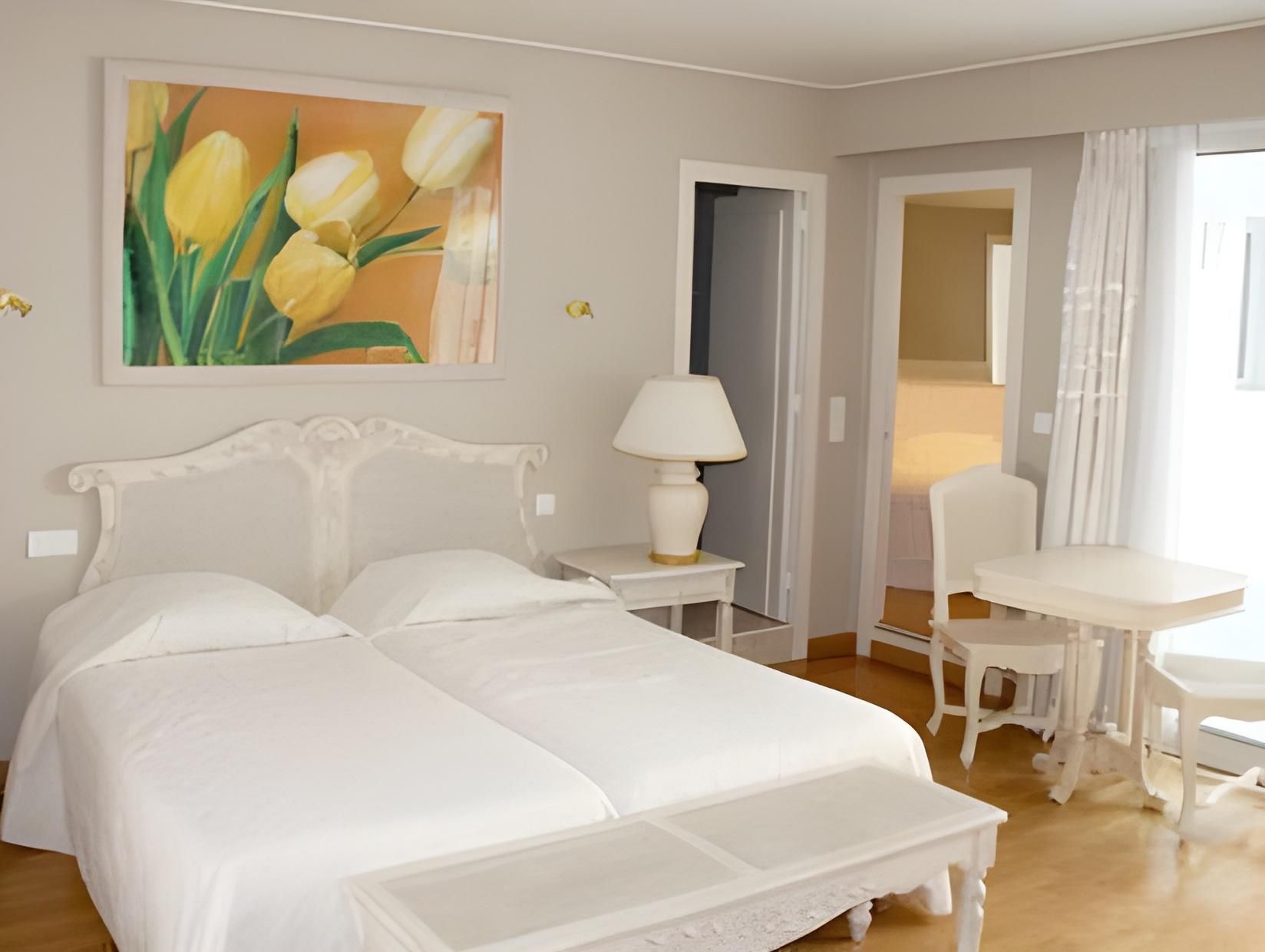 Hotel Le Fouquet's Privilege Triple Room with Terrace 2