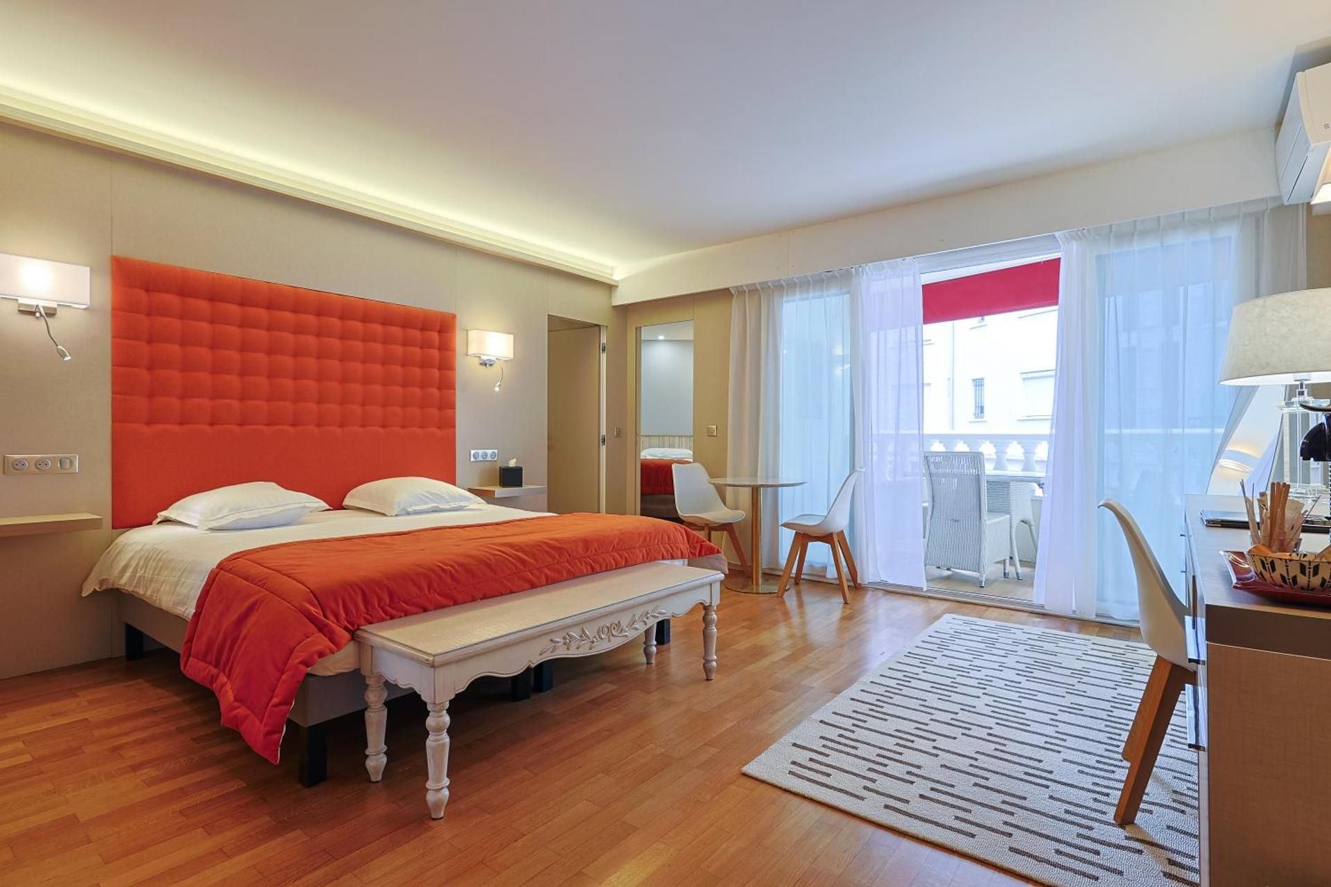 Hotel Le Fouquet's Privilege Triple Room with Terrace