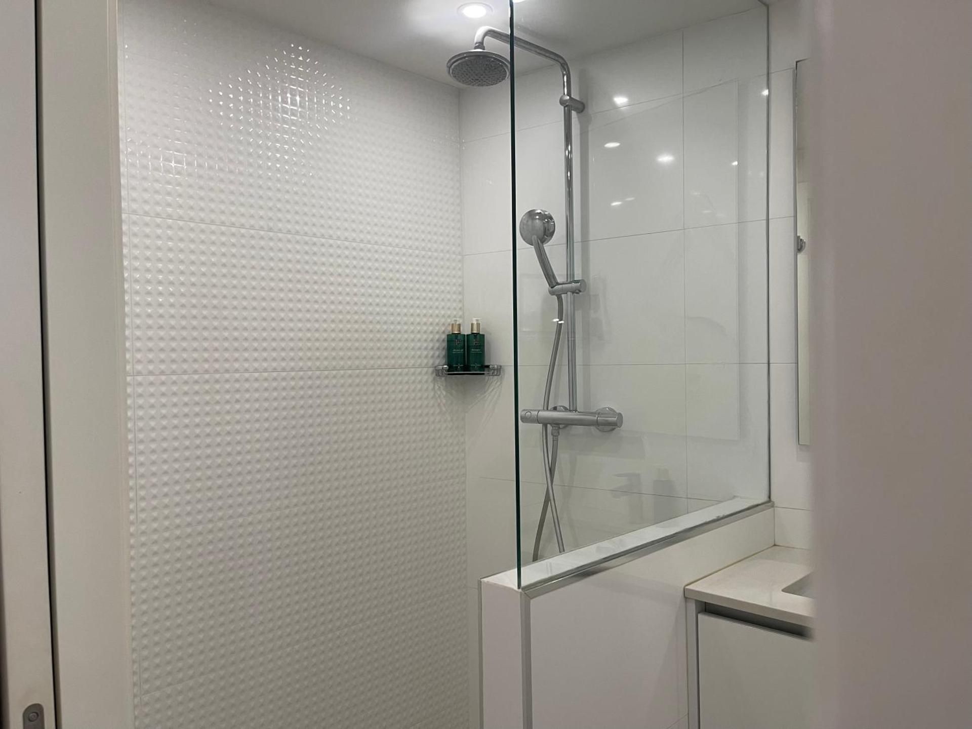 Hotel Le Fouquet's Two-Bedroom Apartment Yves Montand 3