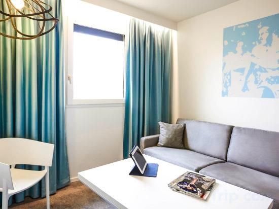 Standard Family Suite With 1 Double Bed And 1 Sofa For 2