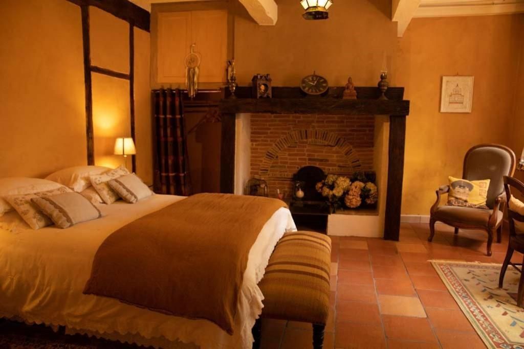 Standard Double Room with Shared Bathroom