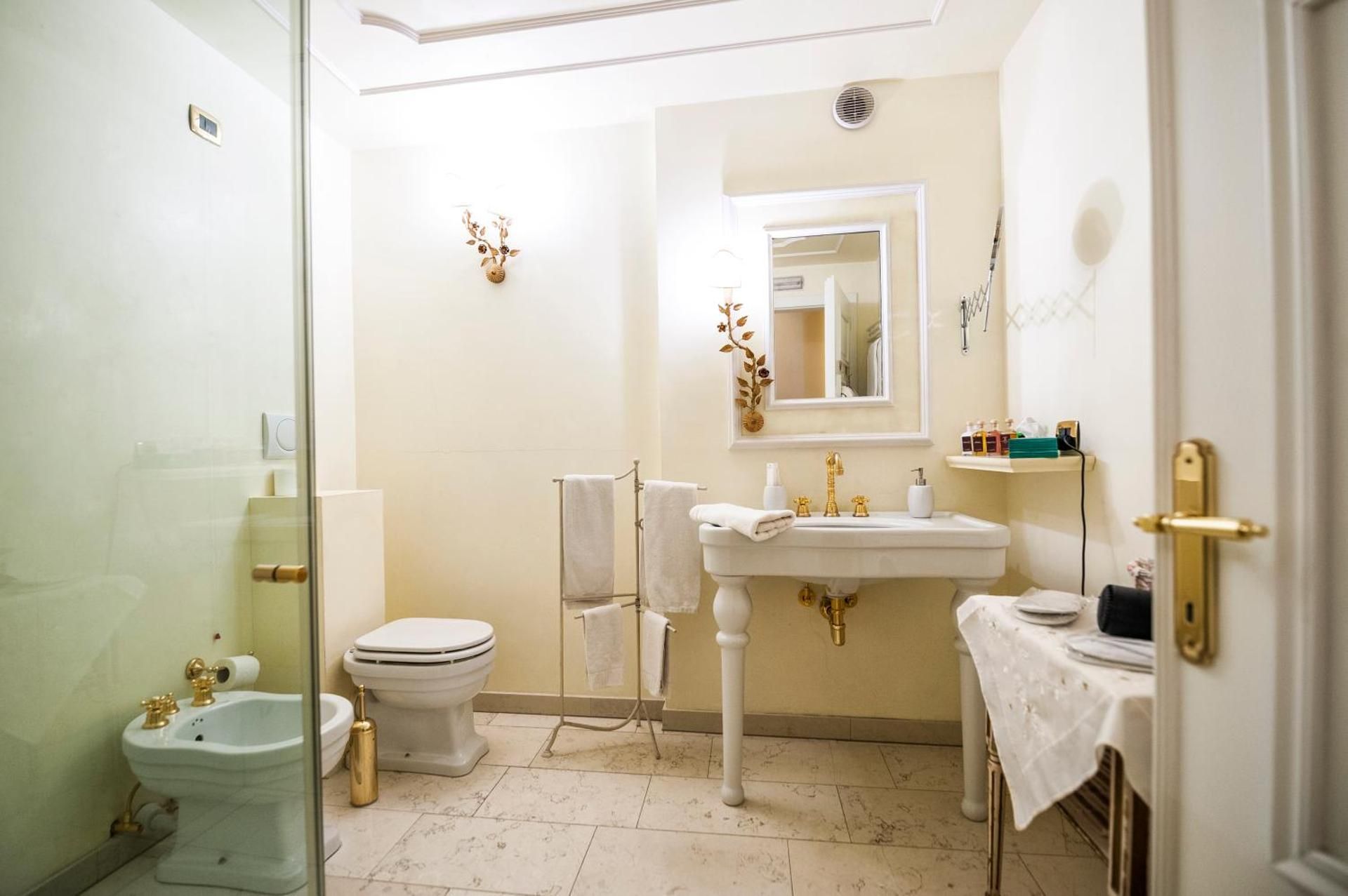 Deluxe Double Room with Shower