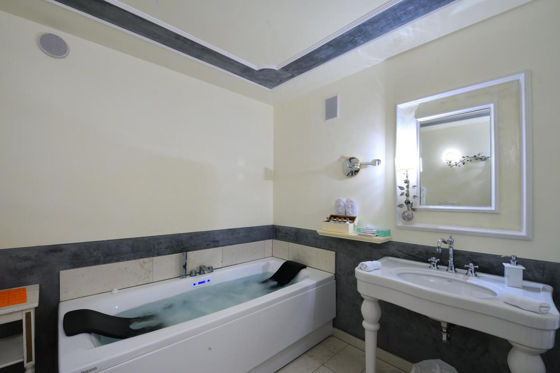 Villa Orso Grigio Deluxe Double Room with Bath 3