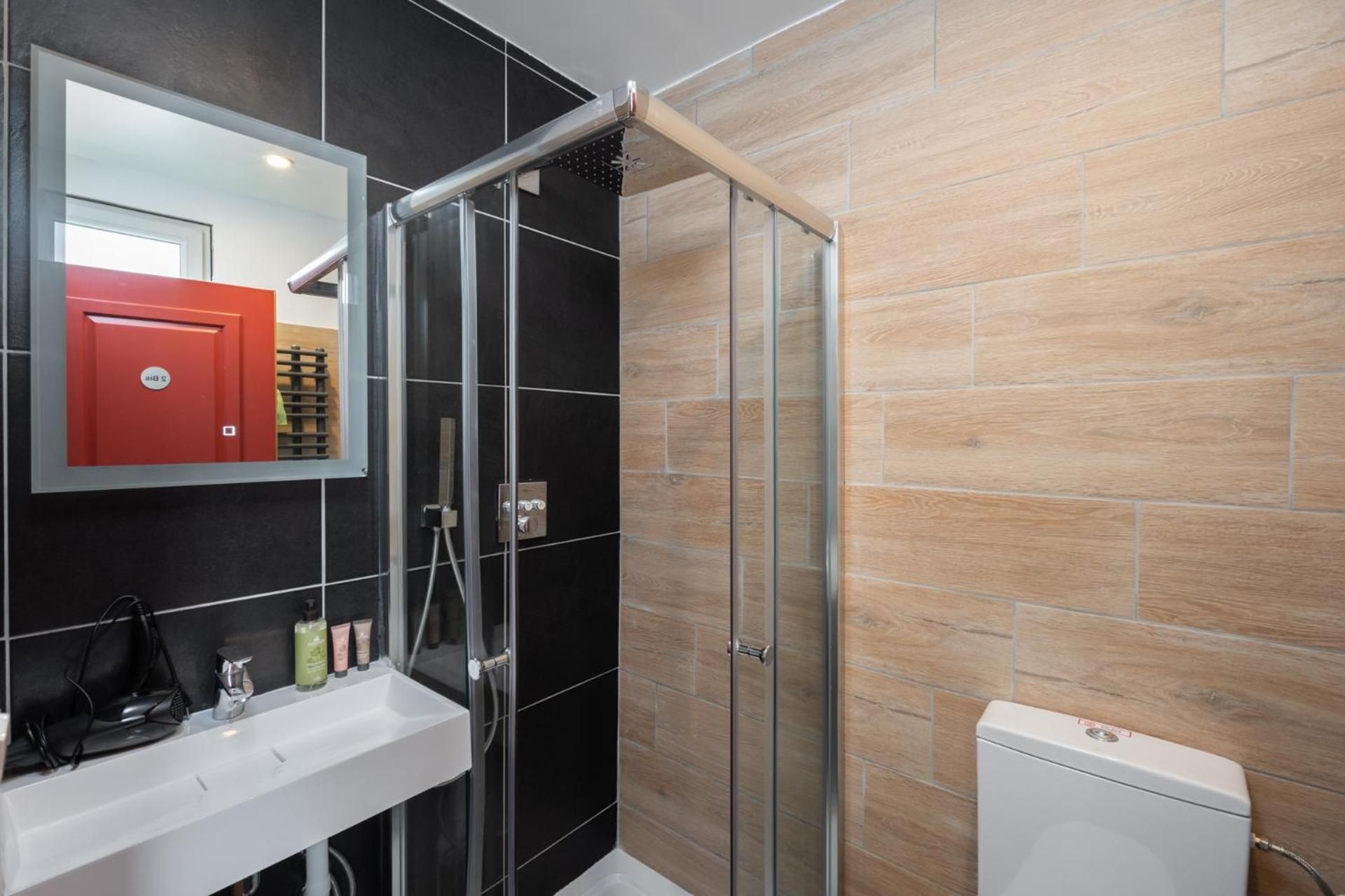 Deluxe Double Room with Shower