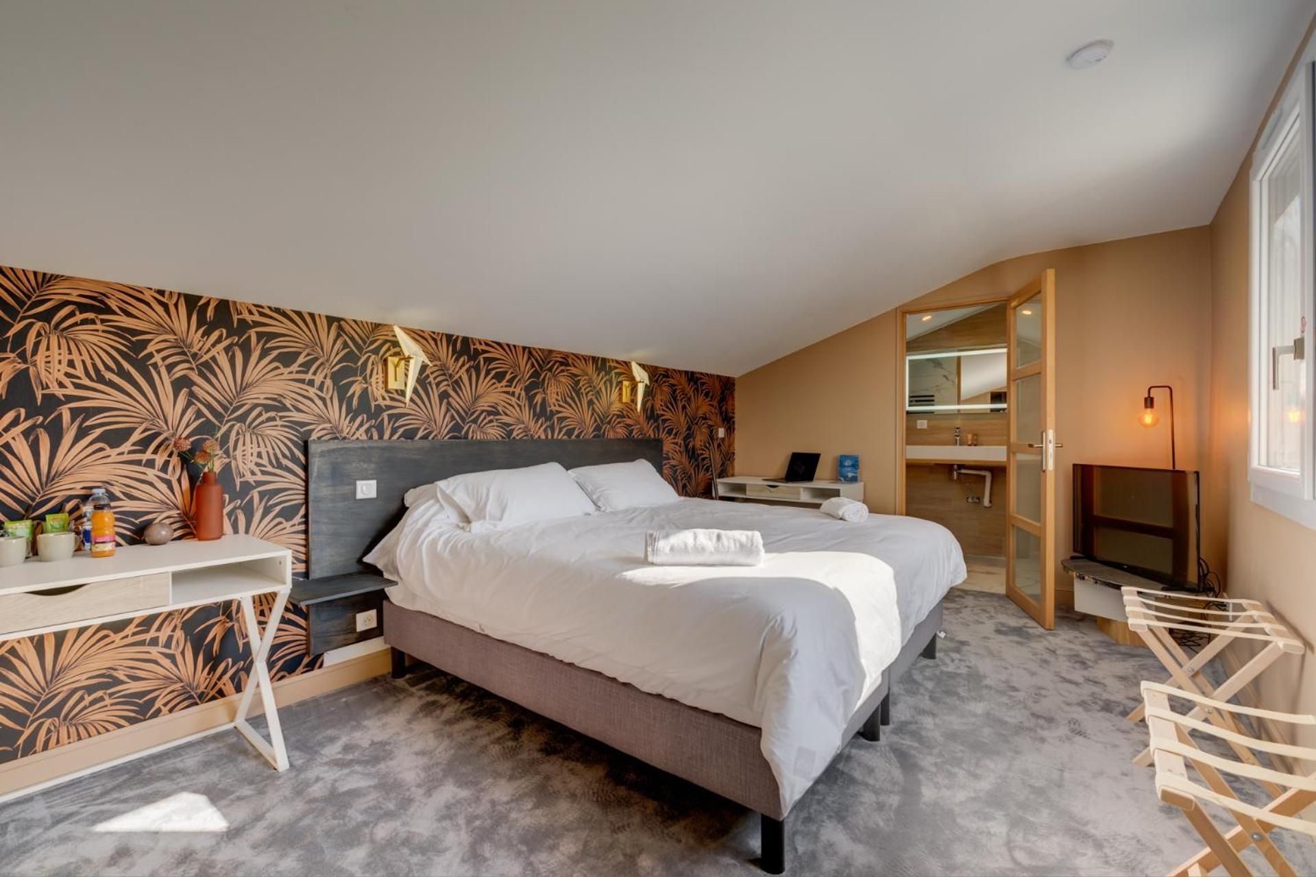 Deluxe Queen Room