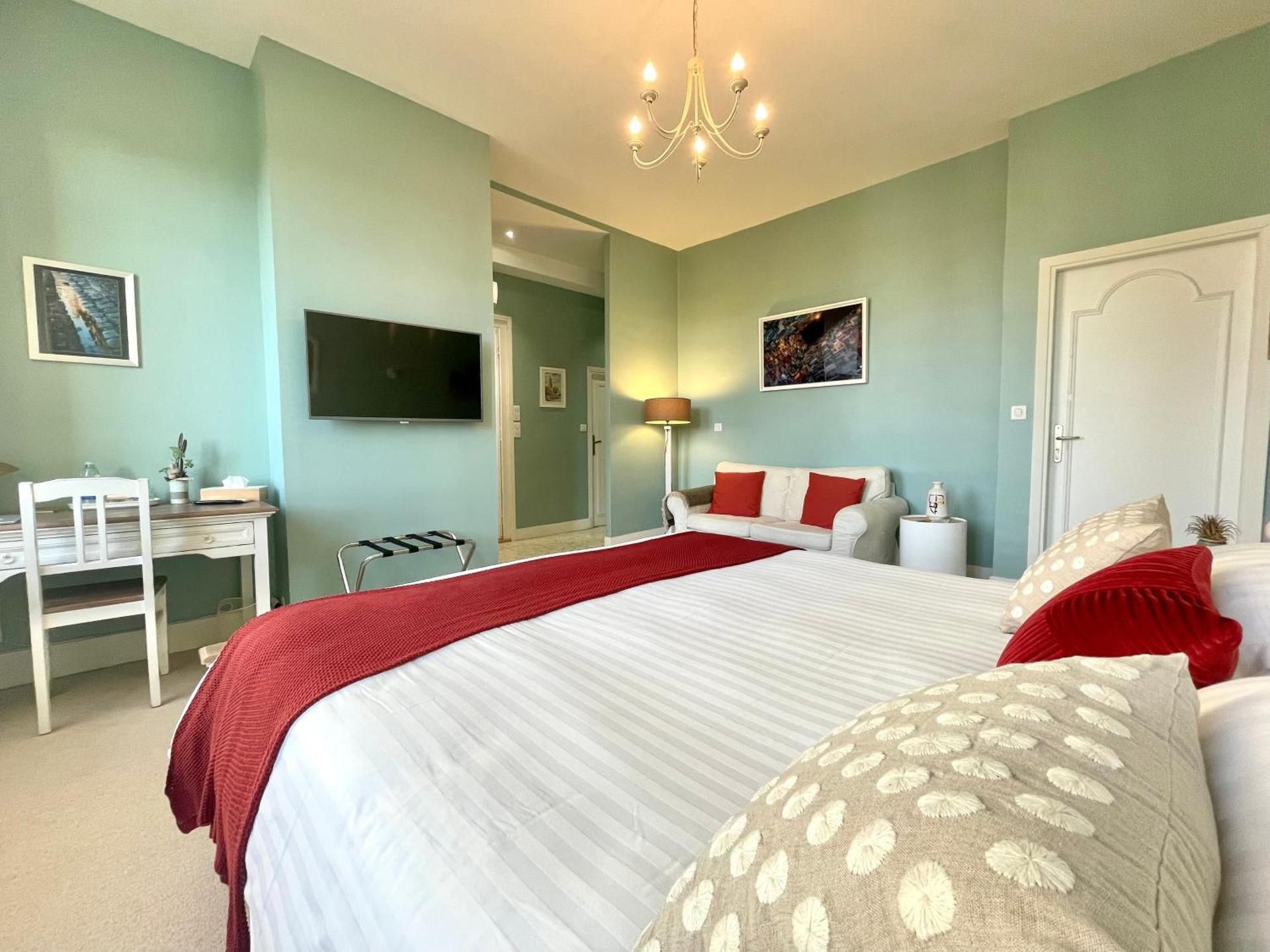 La Melanotte Suite with Garden View 2