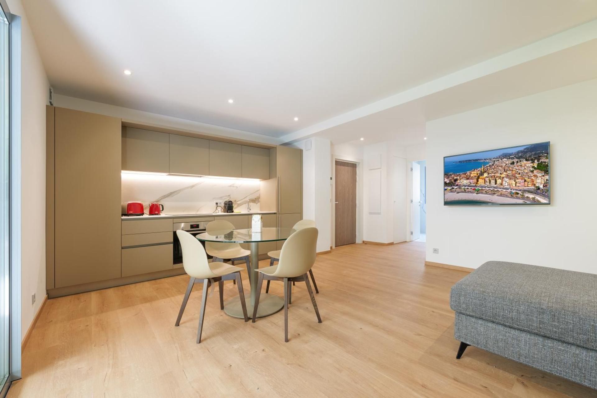 One-Bedroom Apartment