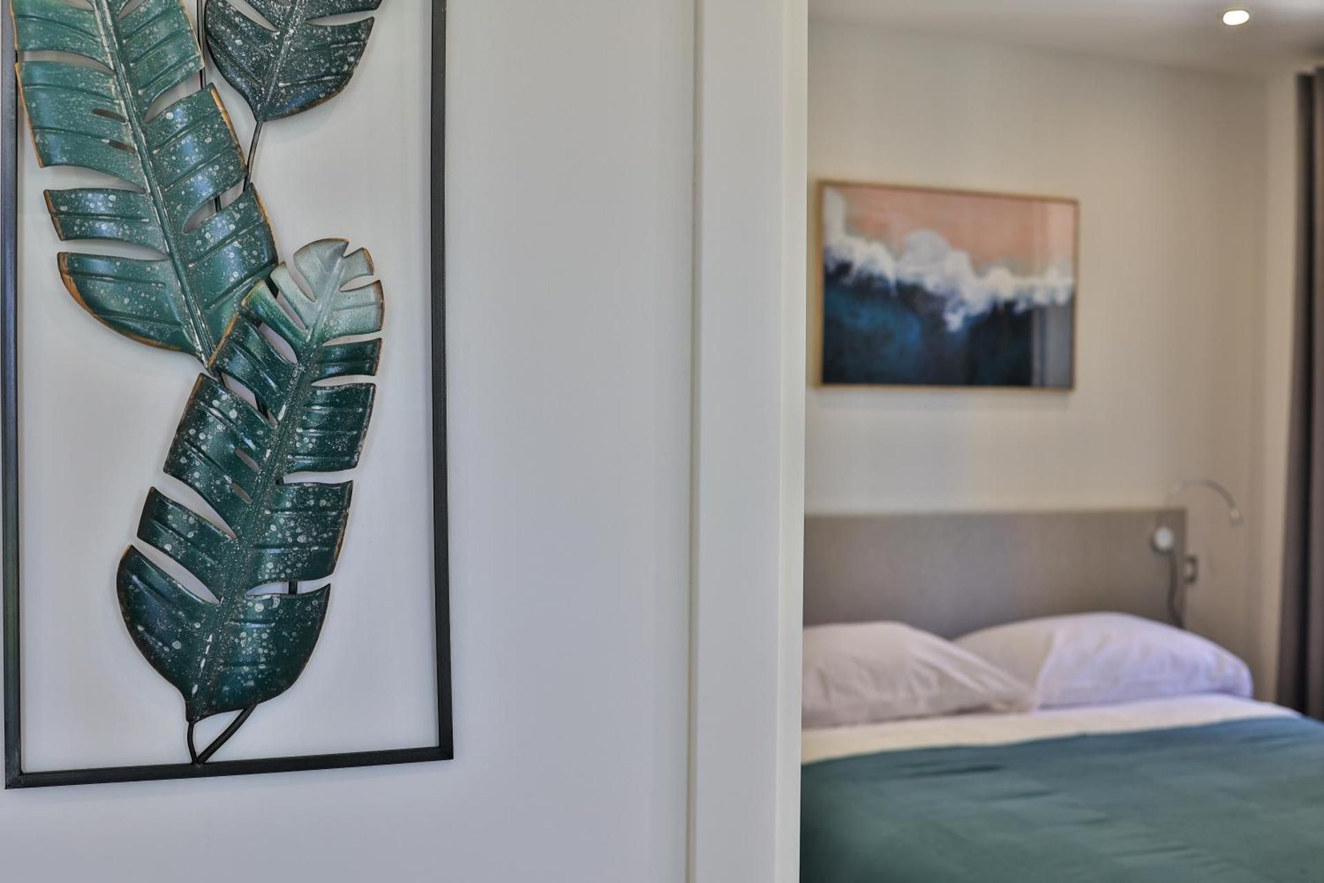 Le Vallaya Suites & Spa Apartment with Sea View 2